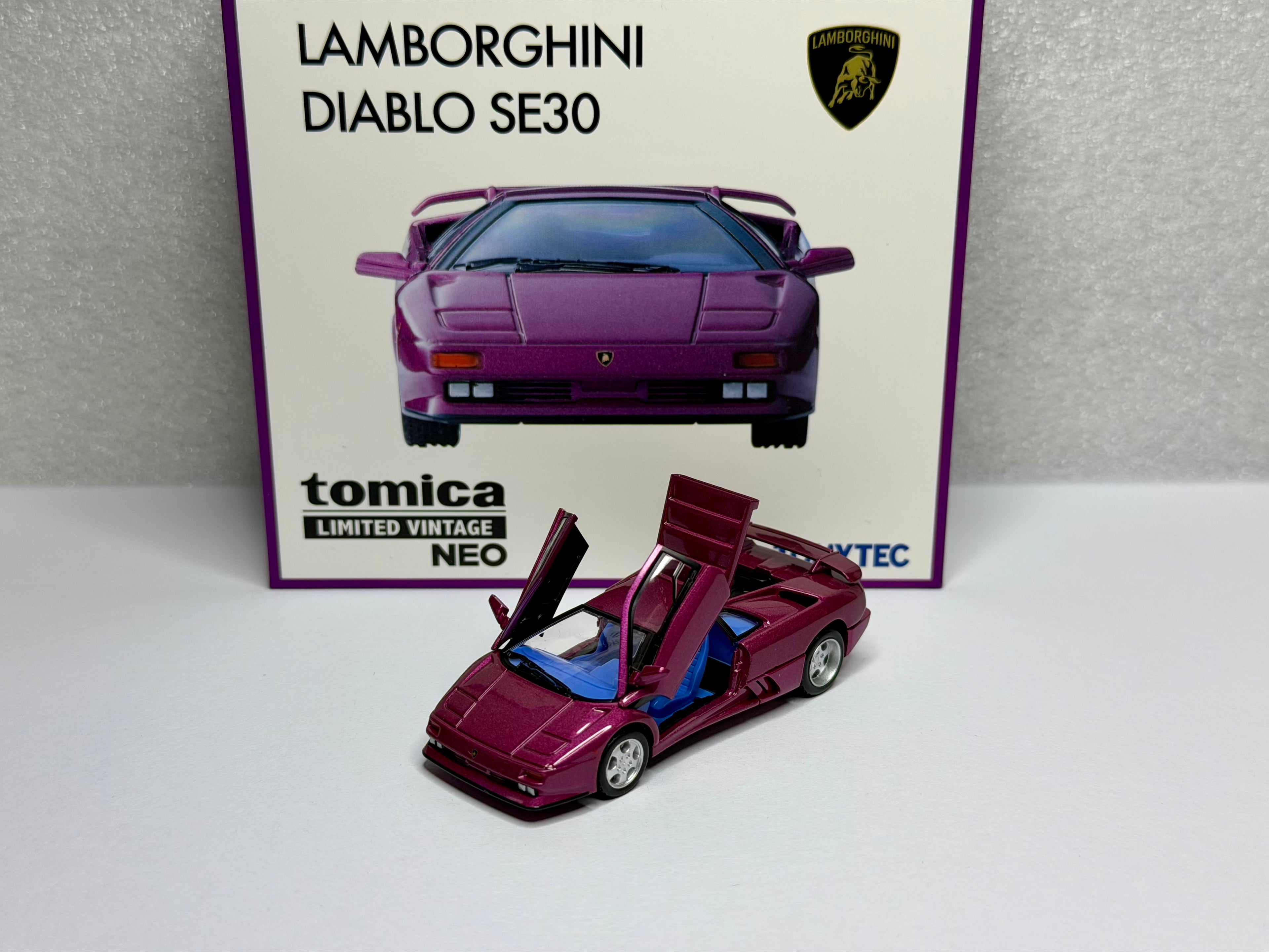 Tomica Limited Vintage 1:64 Lamborghini Diablo SE30 30Viola