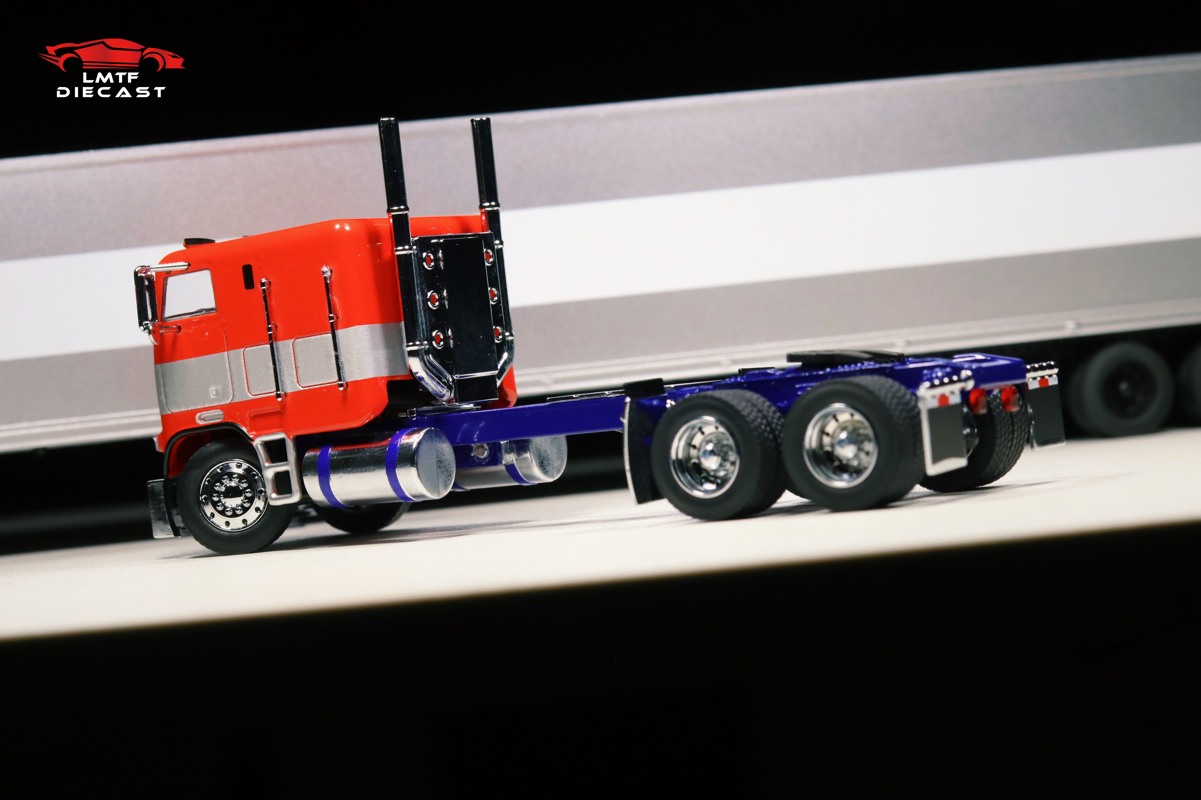 596 1:64 Peterbilt Optimus Prime Truck HEC 2026 Exclusive