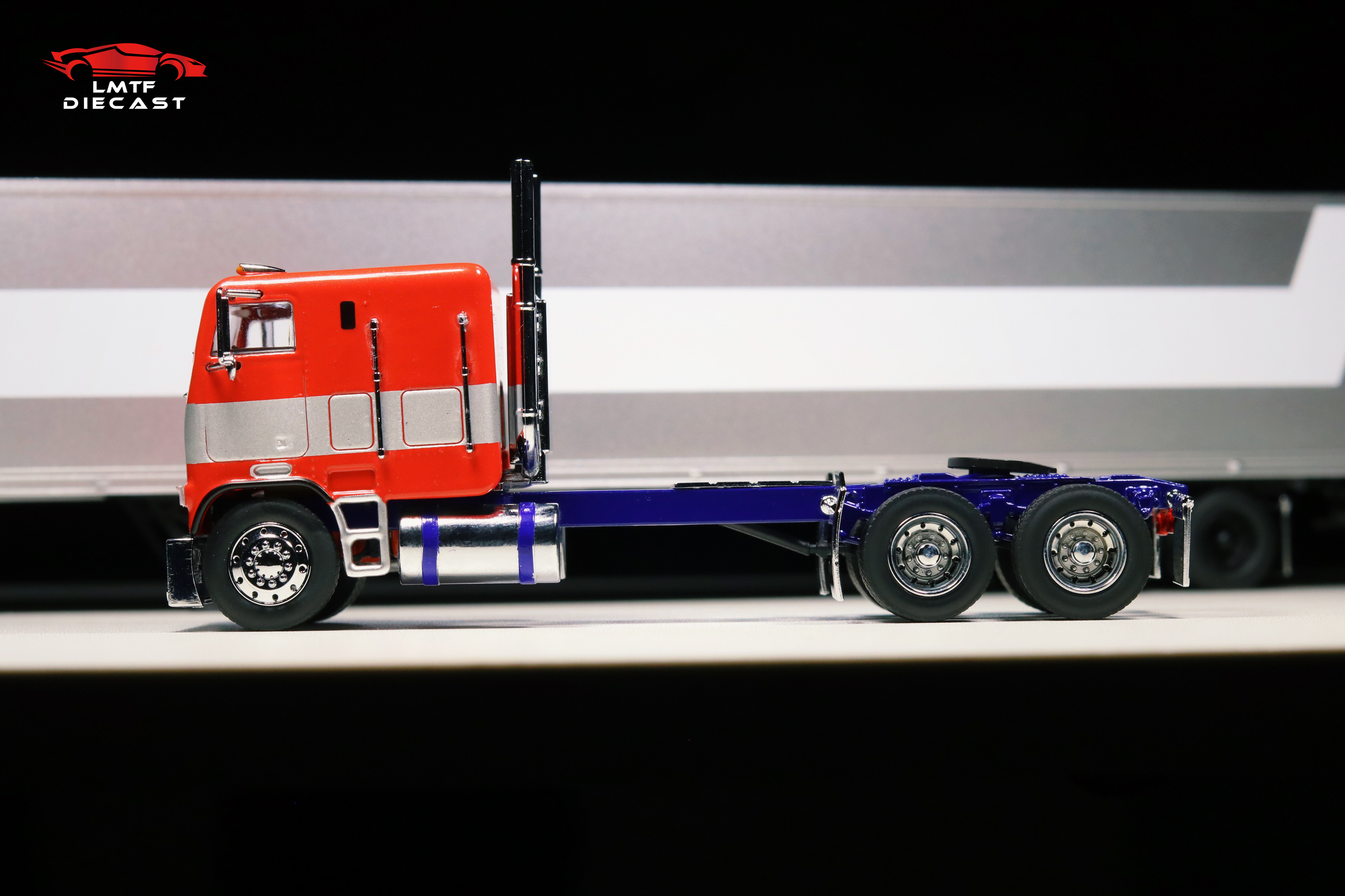 596 1:64 Peterbilt Optimus Prime Truck HEC 2026 Exclusive