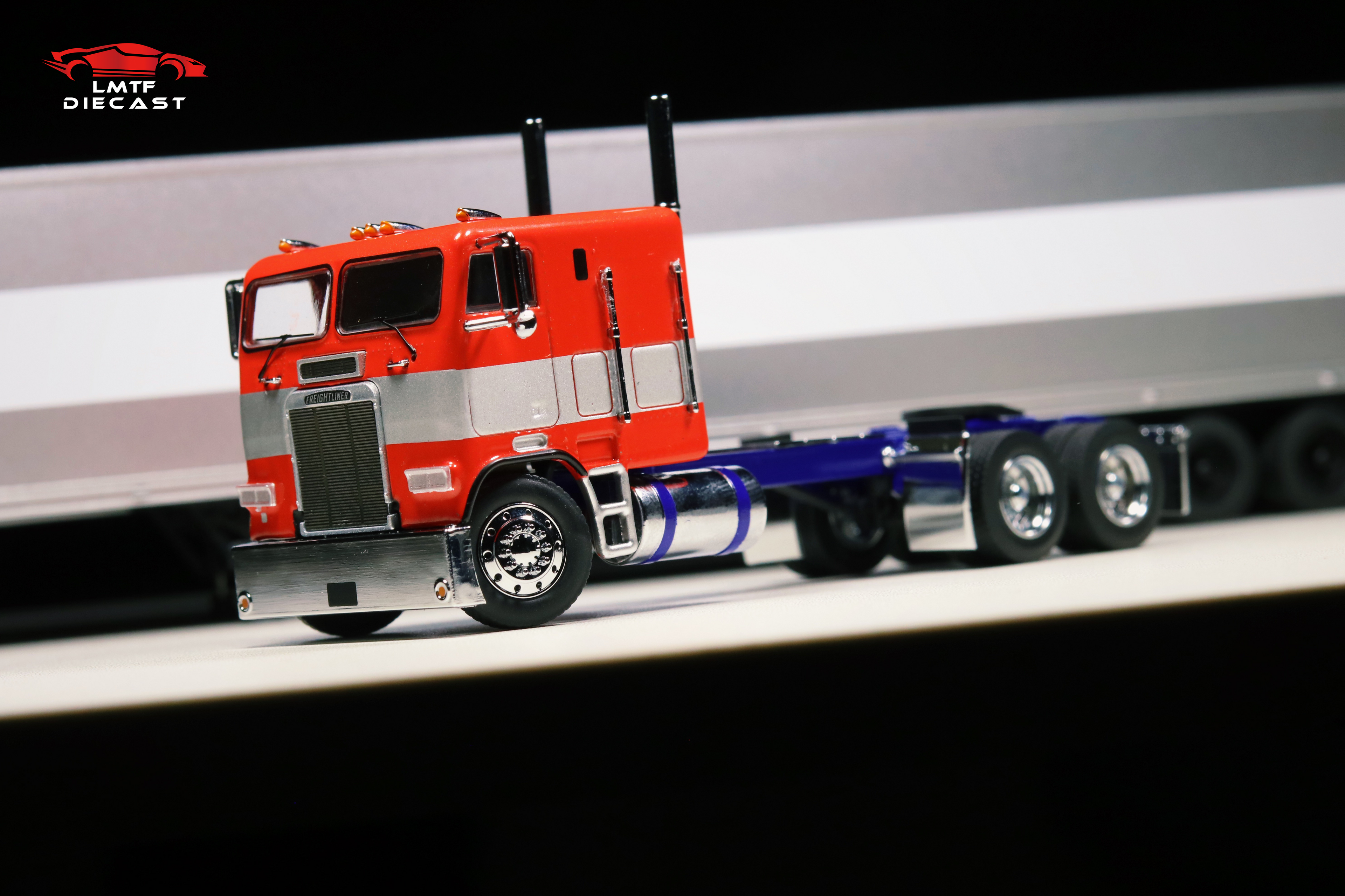 596 1:64 Peterbilt Optimus Prime Truck HEC 2026 Exclusive