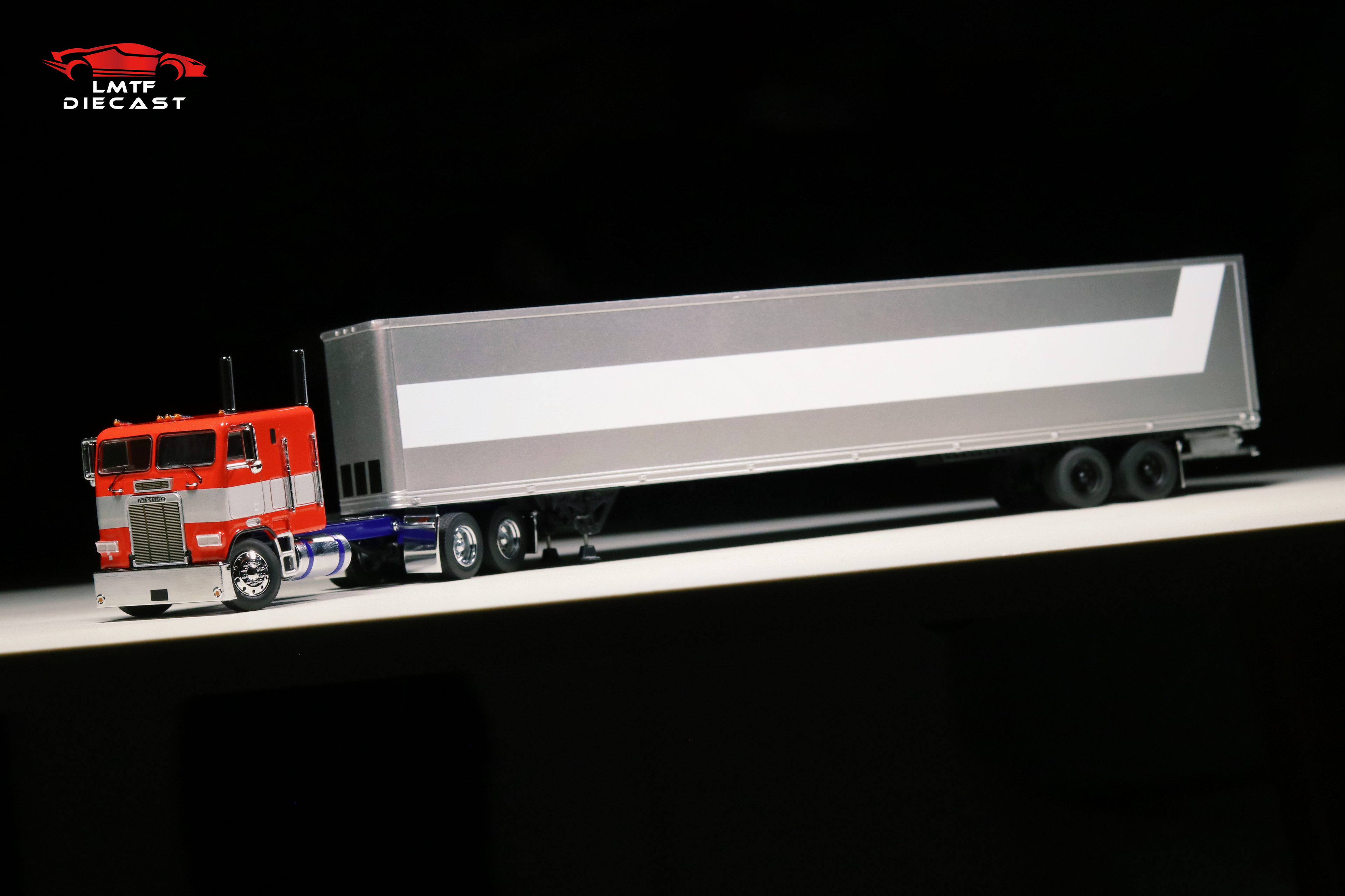 596 1:64 Peterbilt Optimus Prime Truck HEC 2026 Exclusive