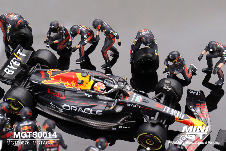 Mini GT 1:64 Oracle Red Bull Racing RB19 #1  Max Verstappen  2023 F1  2023 Japanese Grand Prix Pit Crew Set