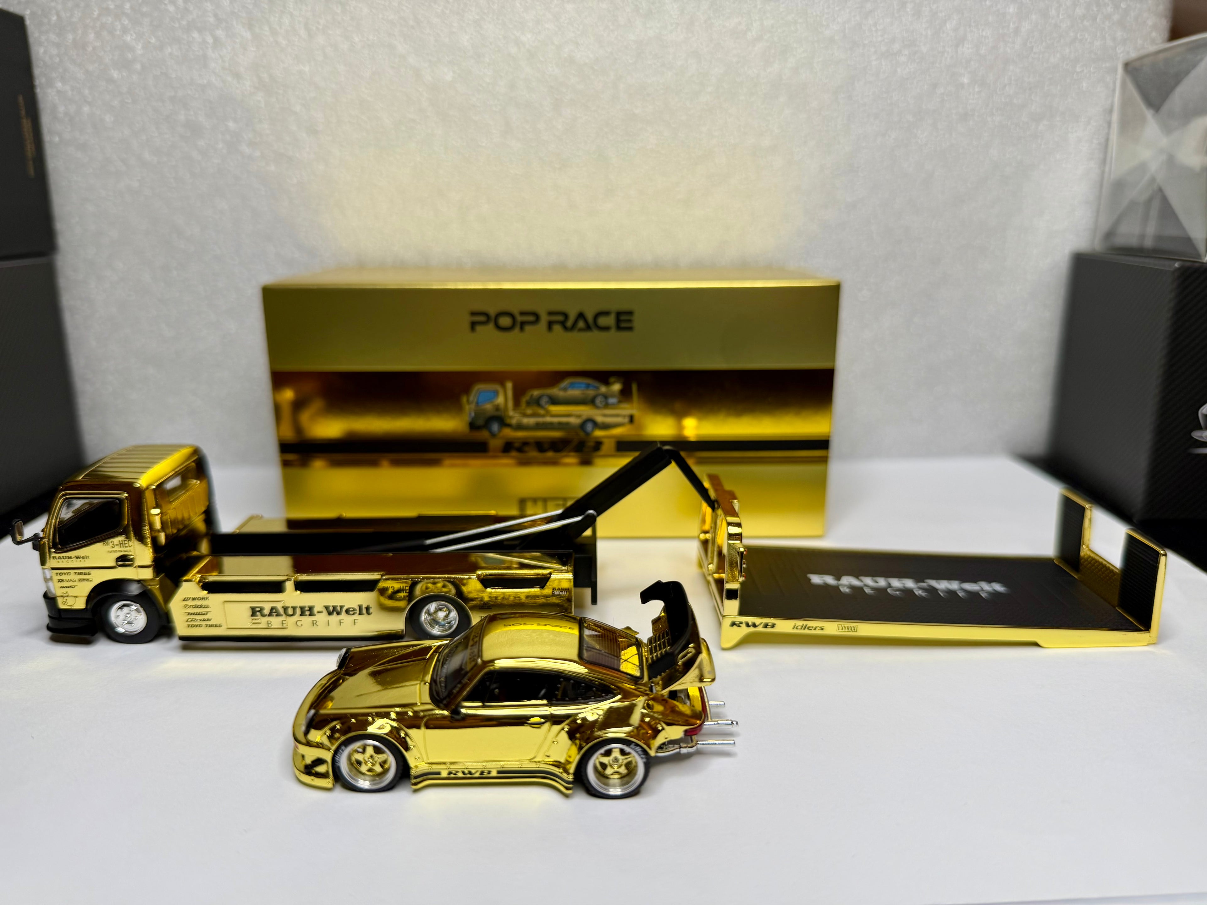 Pop Race 1:64 RWB 930 Gold Set Ltd 300 Truck Transporter HEC 2026