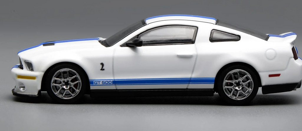 Motorhelix x Greenlight 1:64 Ford Mustang Shelby GT500 2007 White with Blue Stripe