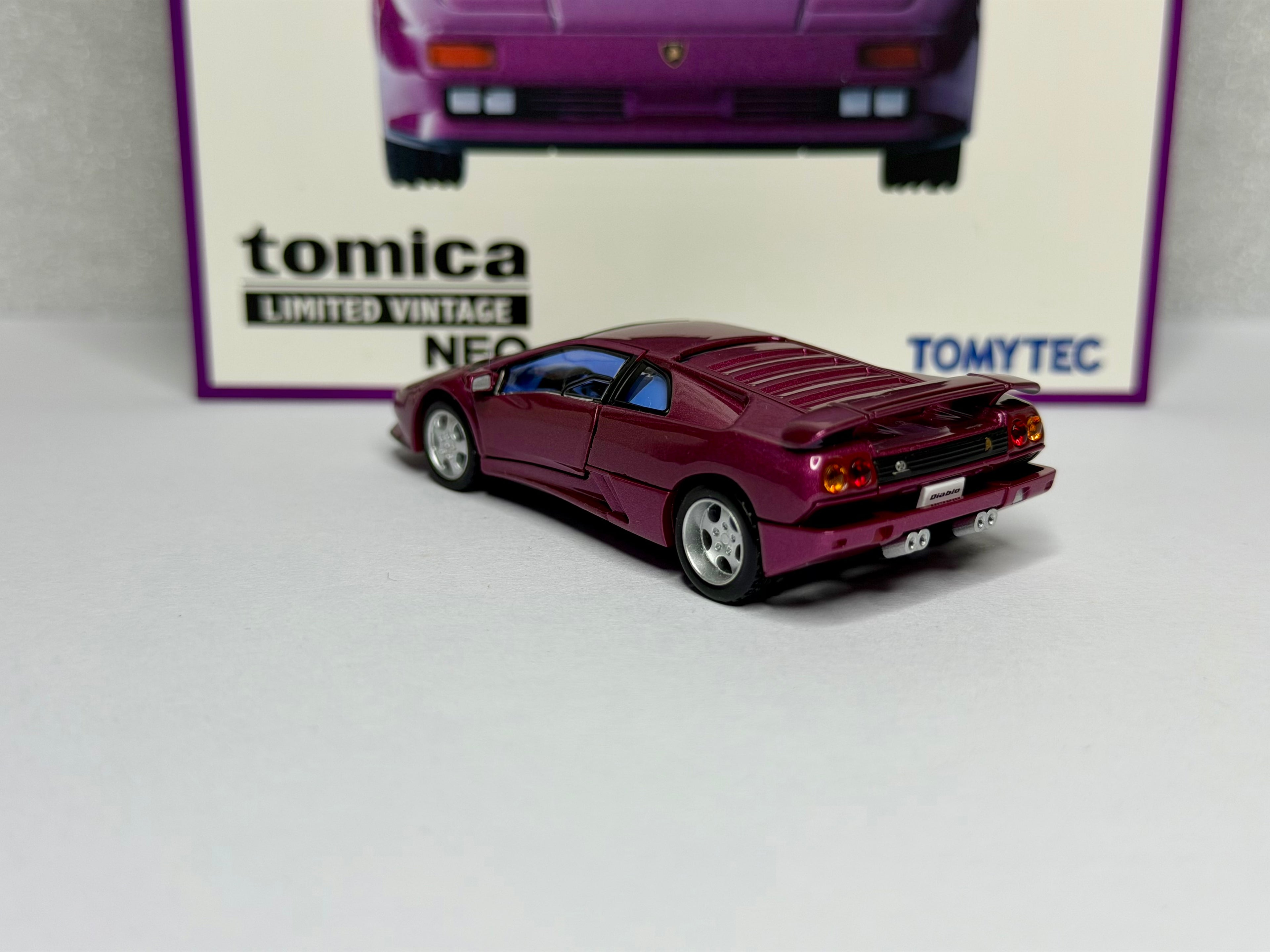 Tomica Limited Vintage 1:64 Lamborghini Diablo SE30 30Viola