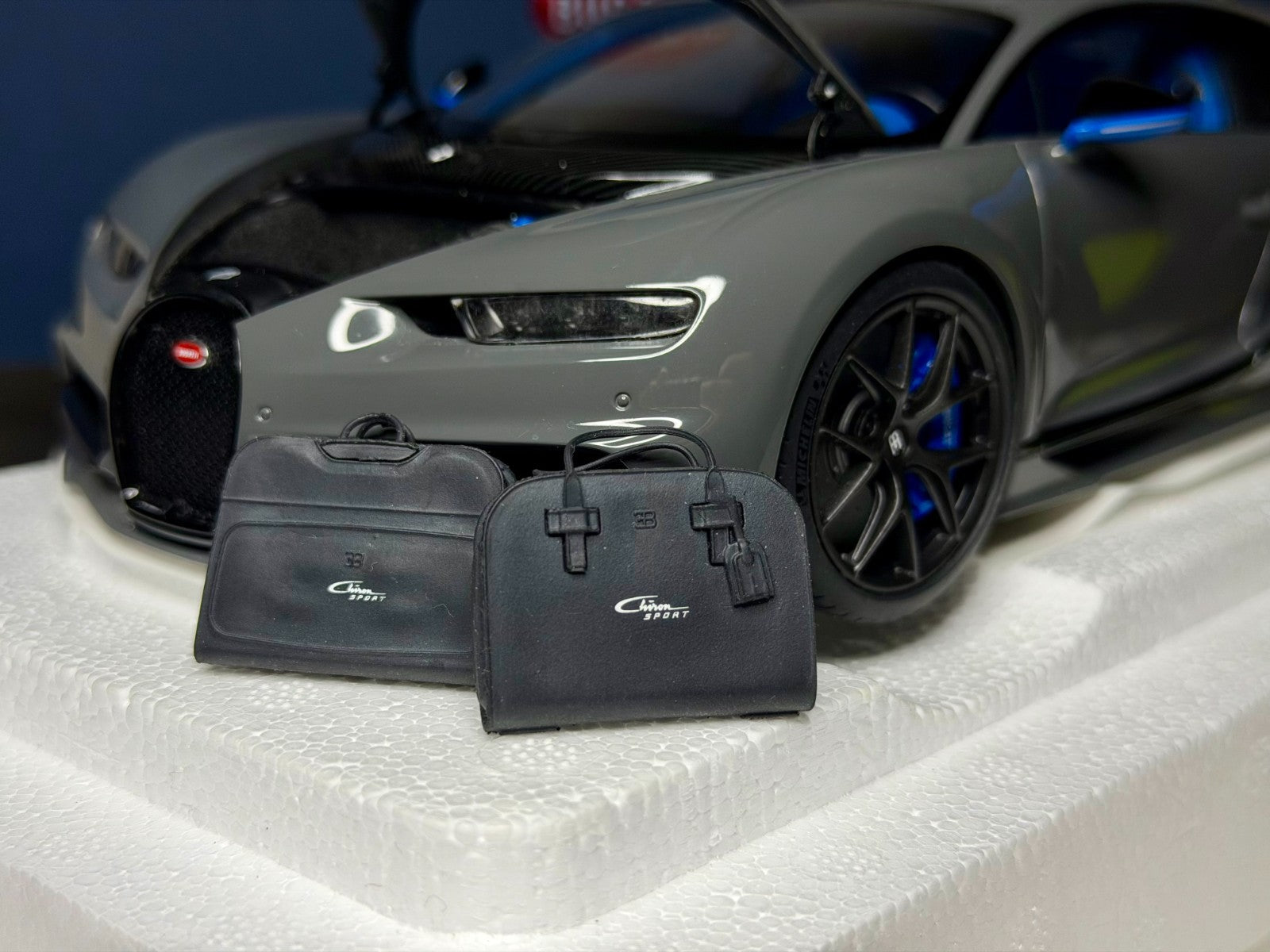 AUTOart 1:18 Bugatti Chiron Sport Jet Grey Mint Condition Rare