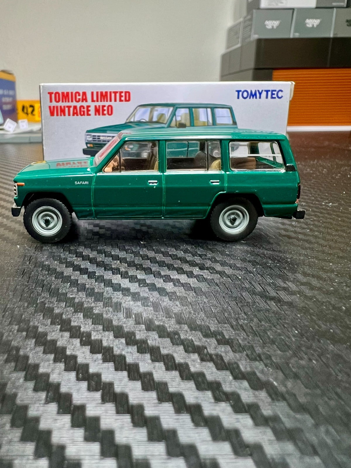 Tomica Limited Vintage LV-N109c Nissan Safari Extra Van DX 1985 US Seller