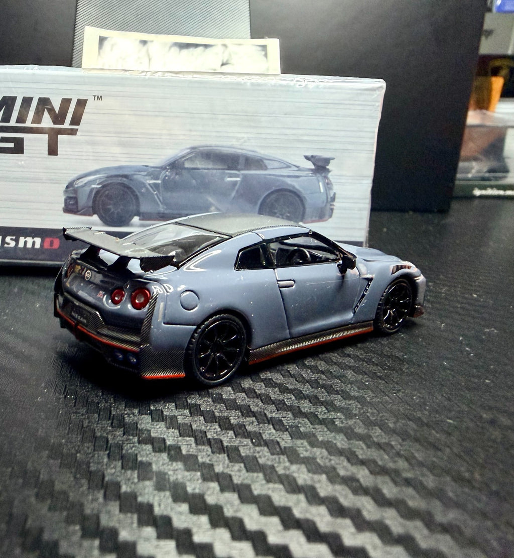 Mini GT 1/64 Nissan GT-R R35 Nismo Japan Omori Factory Packaging Exclusive