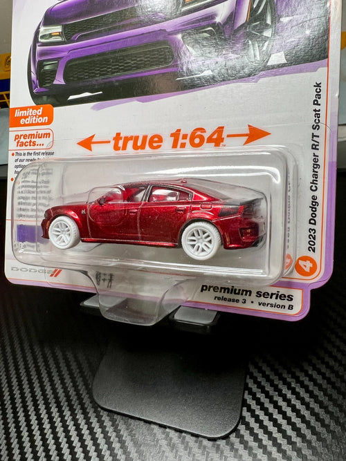 CHASE ! Auto World 1:64 2023 Dodge Charger R/T Scat Pack Purple (Plum Crazy)