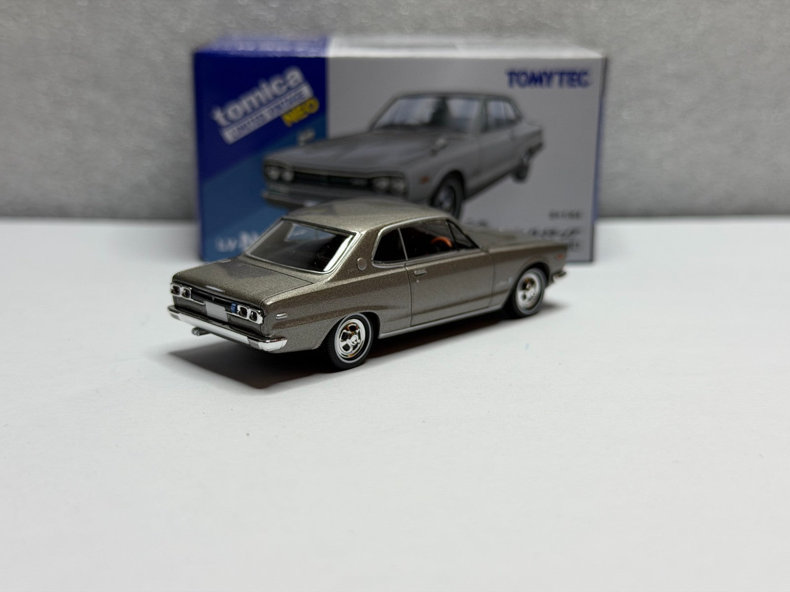 Tomica Limited Vintage 1/64 LV-N357a Nissan Skyline HT 2000GT 1971 Silver