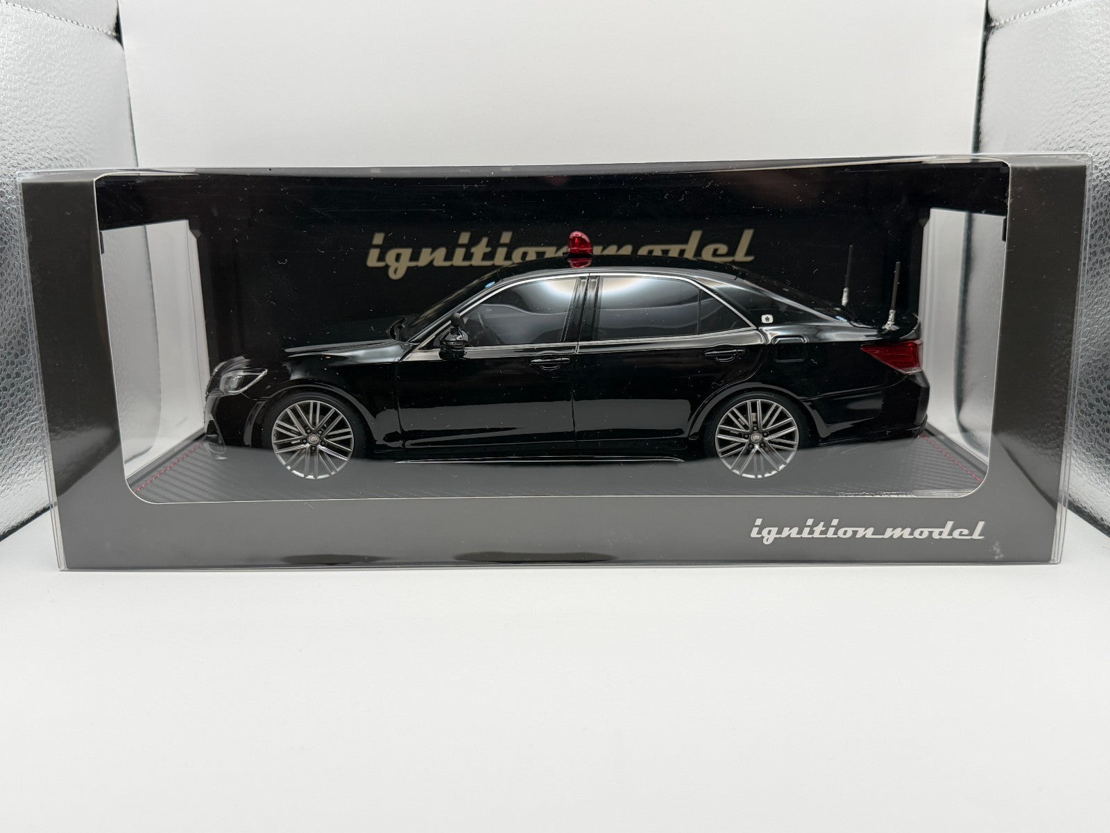 Ignition Model 1/18 Toyota Crown Athlete black Tokyo Police Security Division
