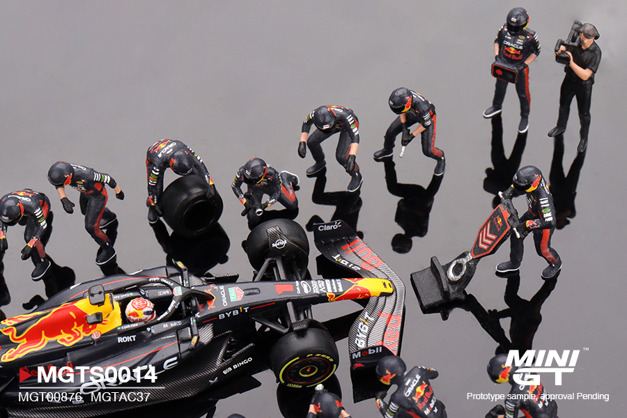 Mini GT 1:64 Oracle Red Bull Racing RB19 #1  Max Verstappen  2023 F1  2023 Japanese Grand Prix Pit Crew Set