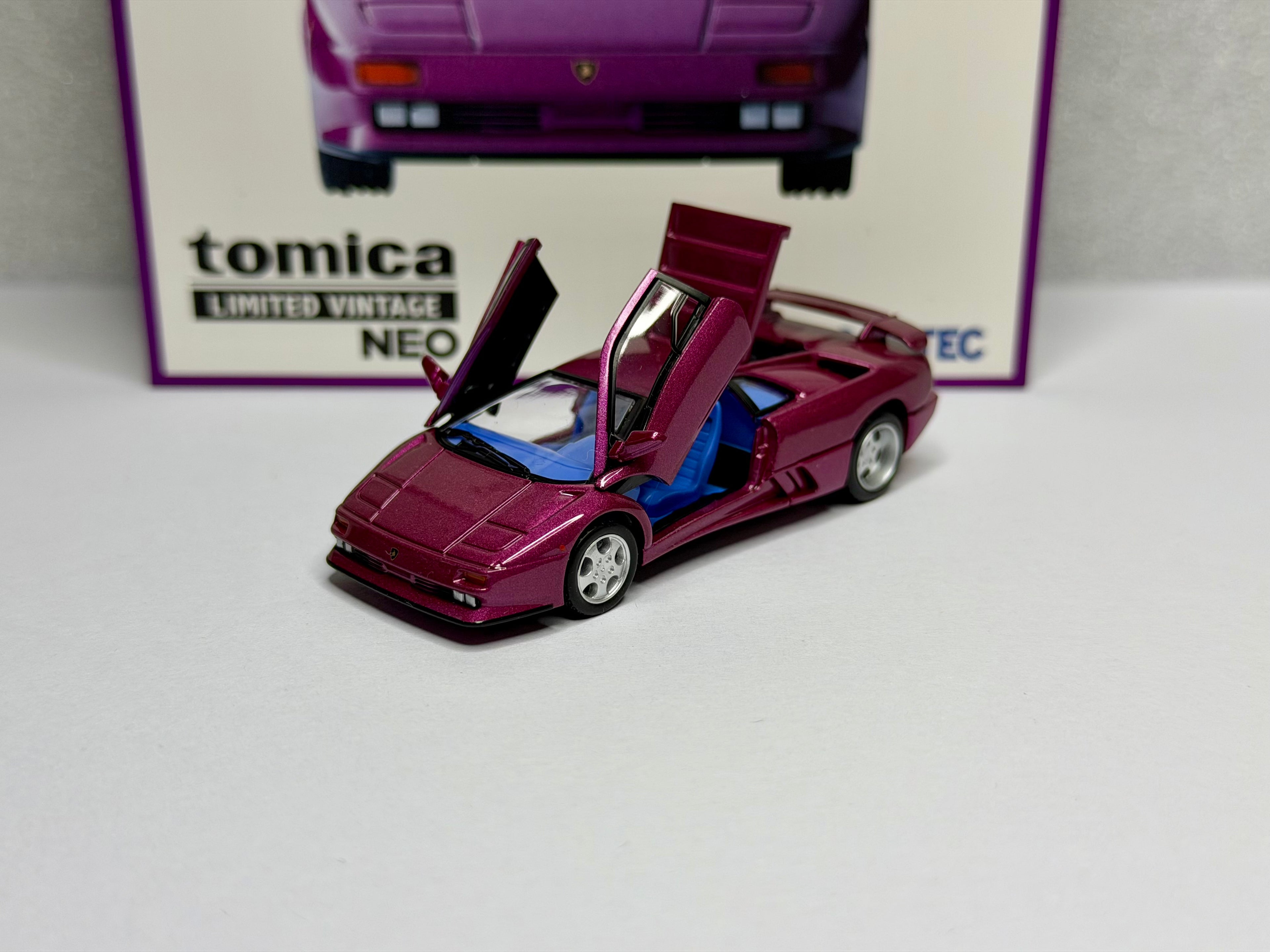 Tomica Limited Vintage 1:64 Lamborghini Diablo SE30 30Viola