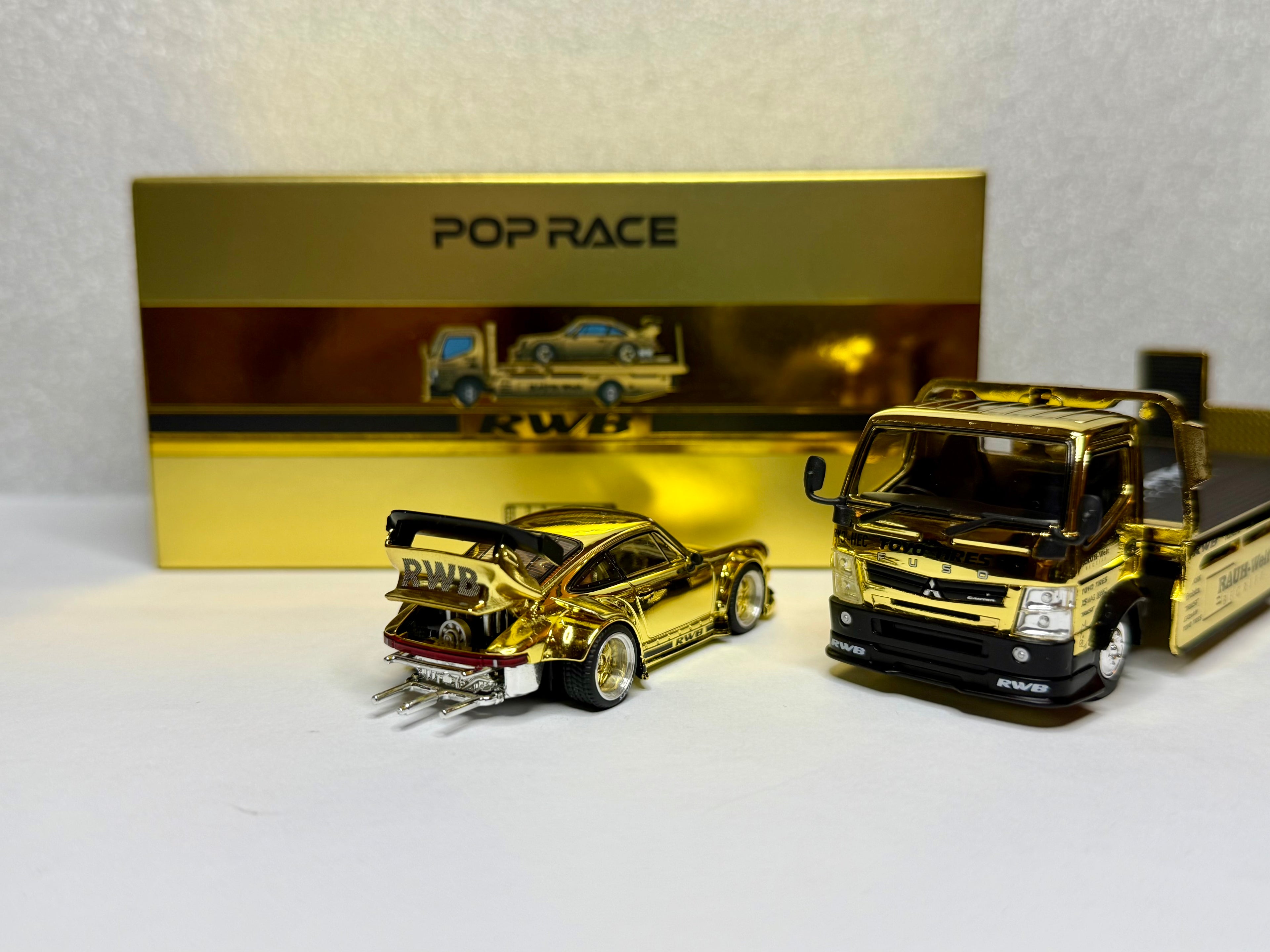 Pop Race 1:64 RWB 930 Gold Set Ltd 300 Truck Transporter HEC 2026