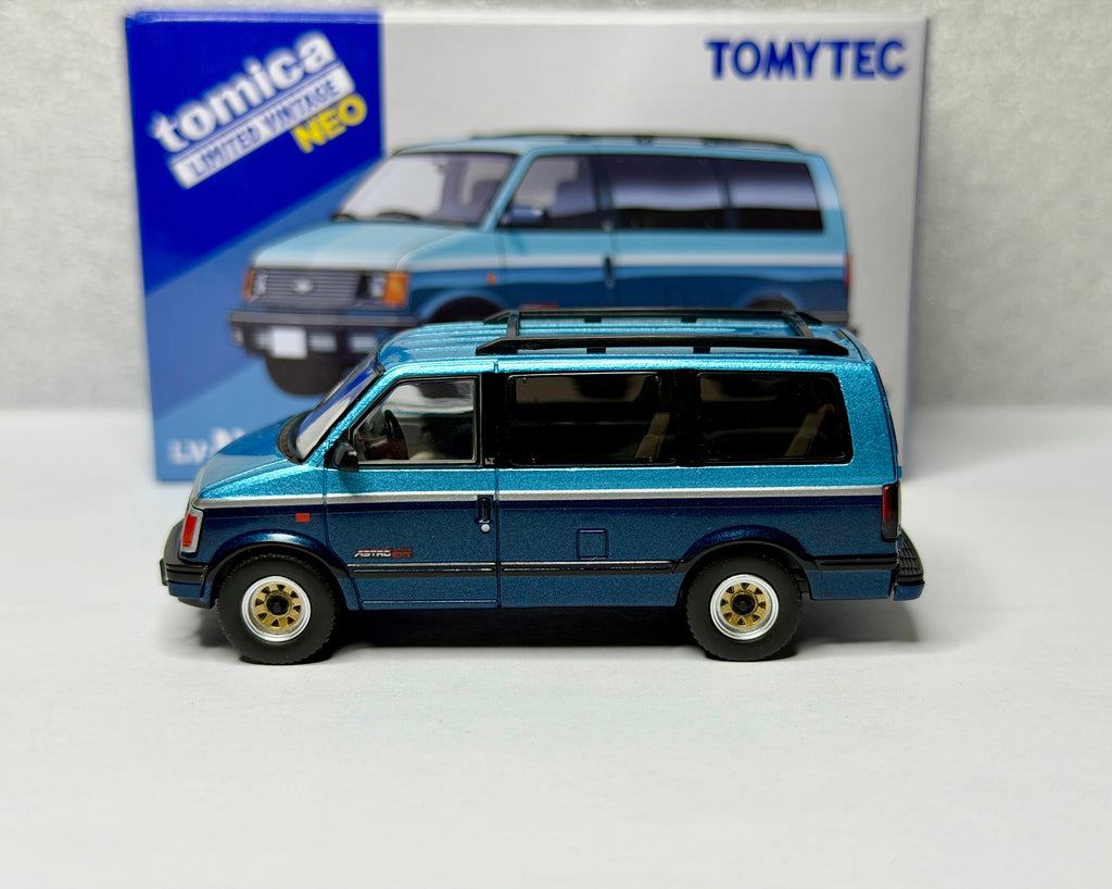 トミカ リミテッドヴィンテージ NEO LV-N325a/b シボレーアストロ LT AWD 1994年式（青/グレー）