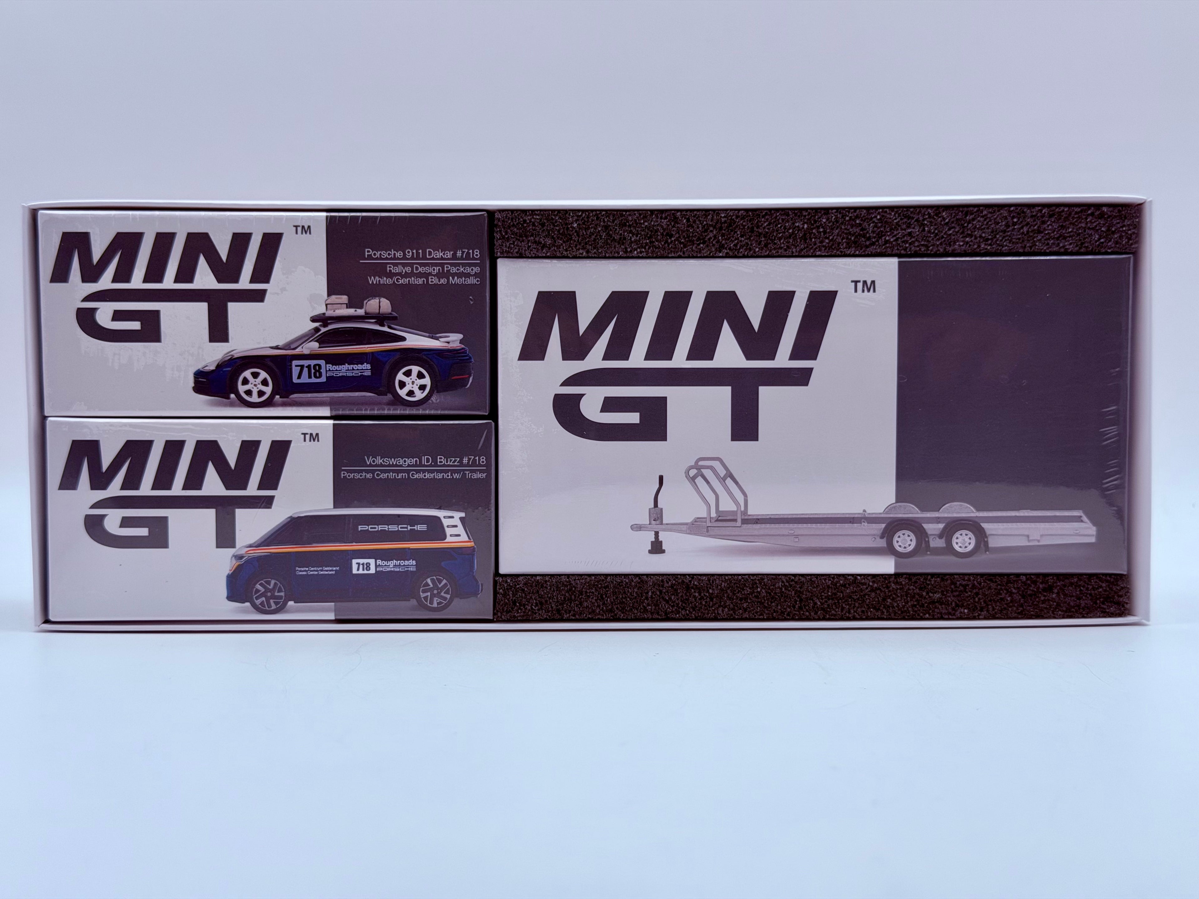 Mini GT 1:64 Porsche 911 Dakar #718 / Volkswagen ID. Buzz Porsche Centrum Gelderland Roughroads Set