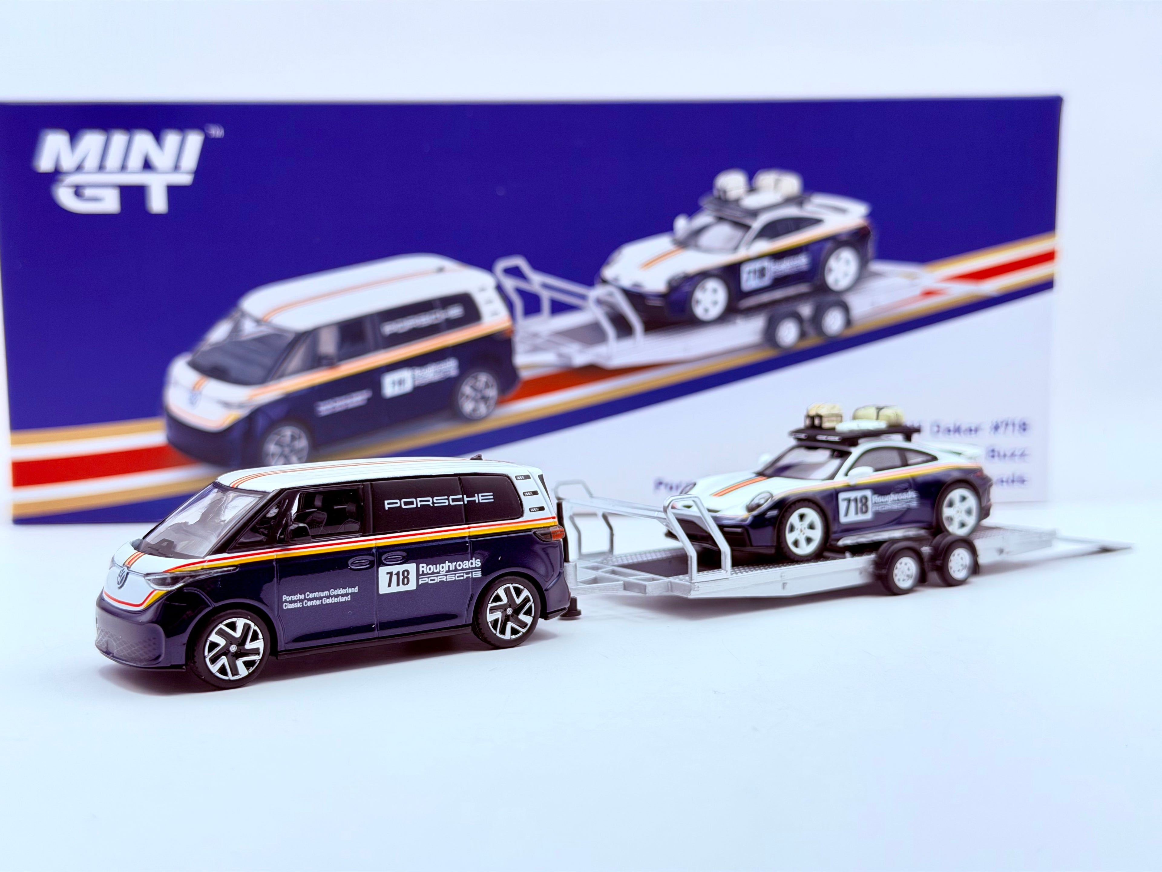 Mini GT 1:64 Porsche 911 Dakar #718 / Volkswagen ID. Buzz Porsche Centrum Gelderland Roughroads Set