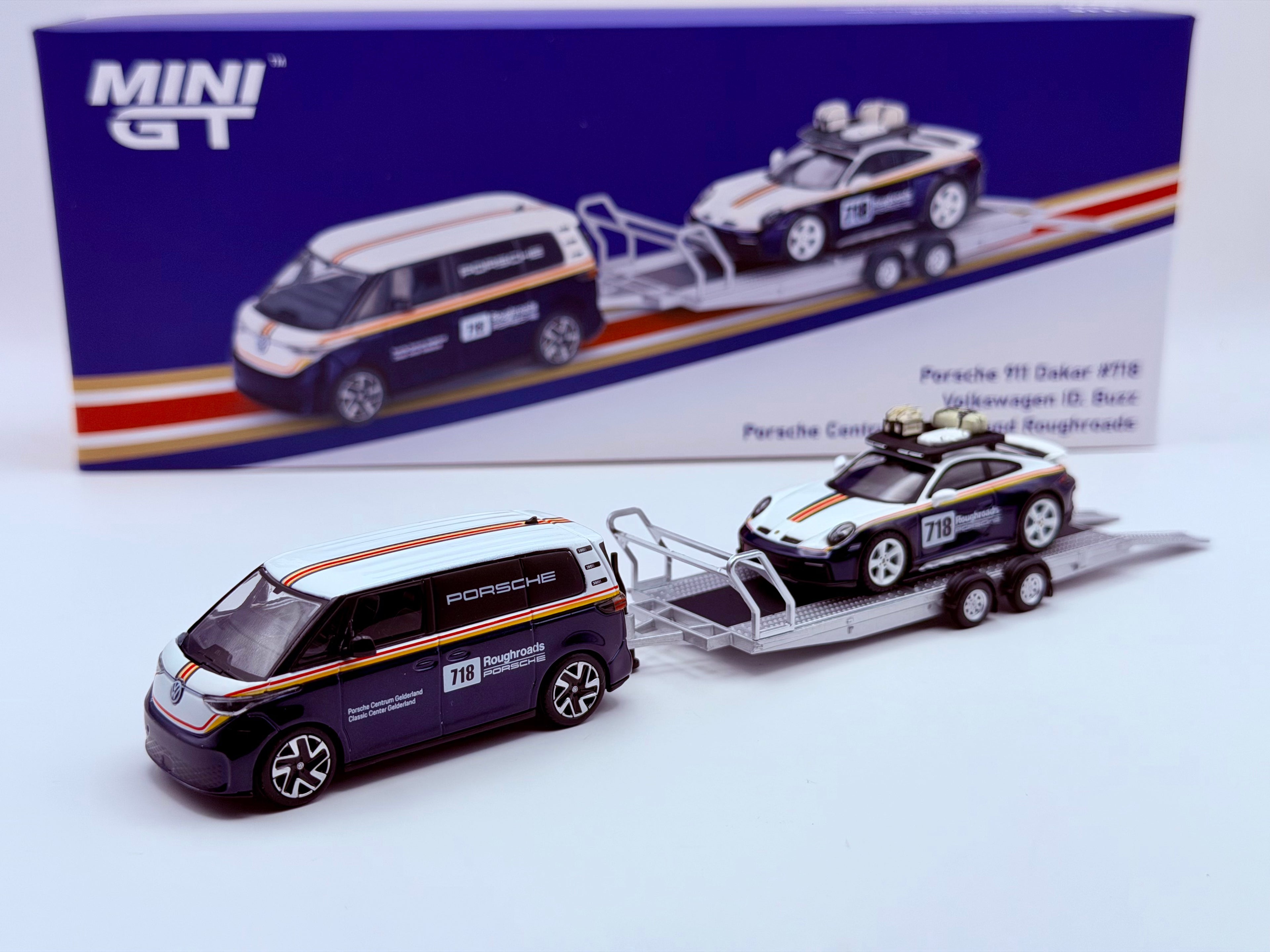 Mini GT 1:64 Porsche 911 Dakar #718 / Volkswagen ID. Buzz Porsche Centrum Gelderland Roughroads Set