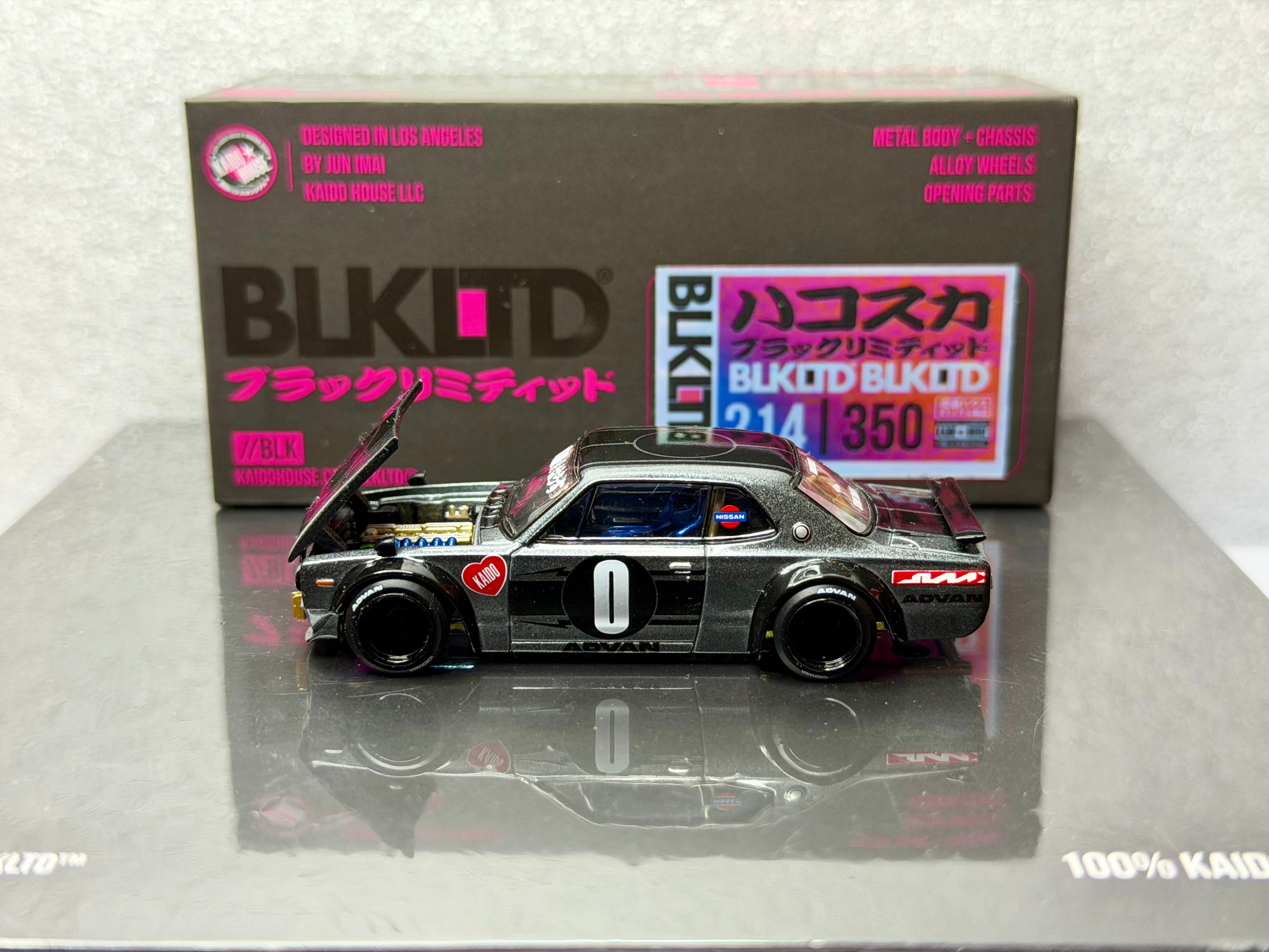 Kaido House 1/64 Nissan 2000GT-R KPGC10 Hakosuka KHMG166 signed