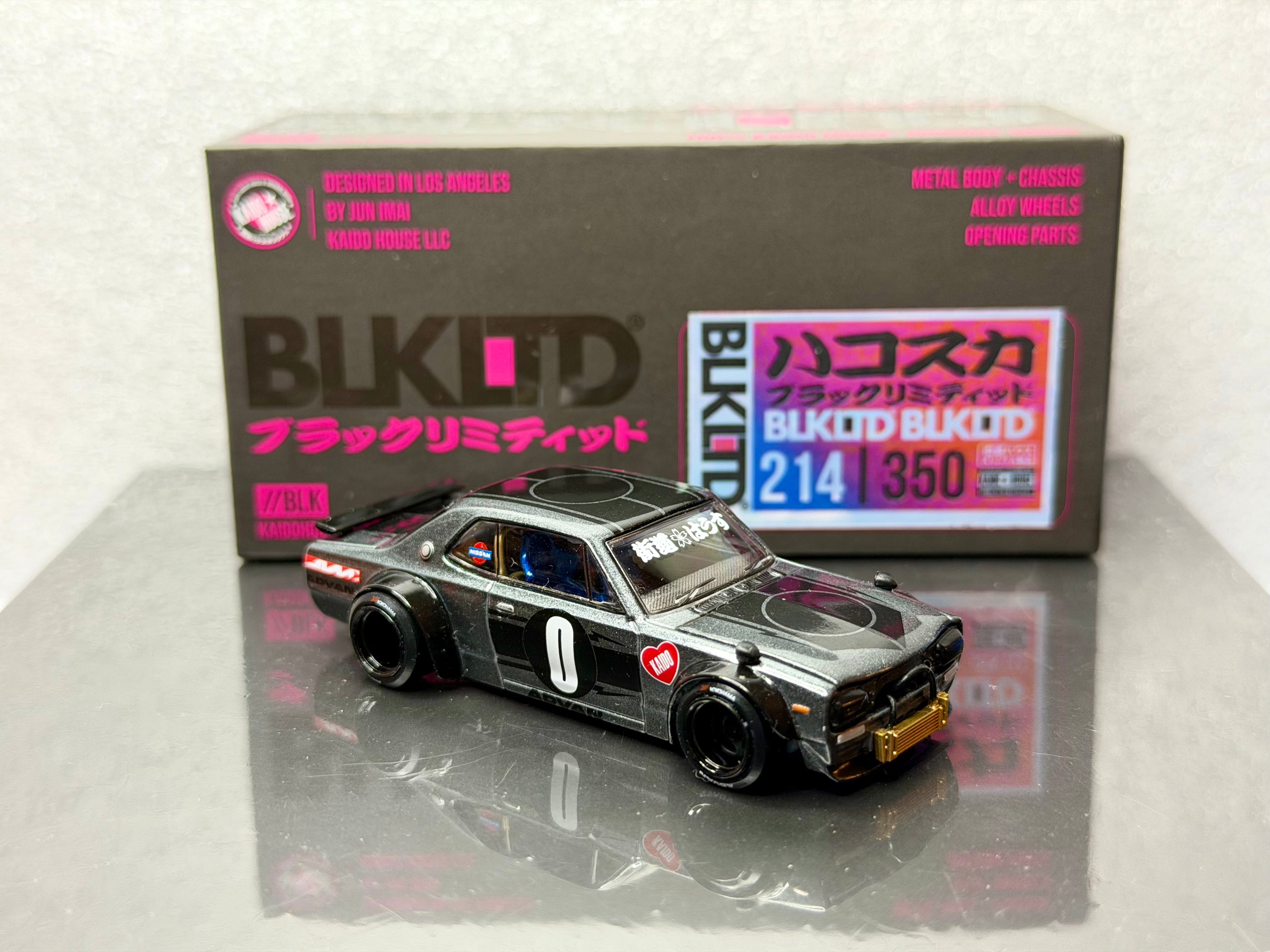 Kaido House 1/64 Nissan 2000GT-R KPGC10 Hakosuka KHMG166 signed
