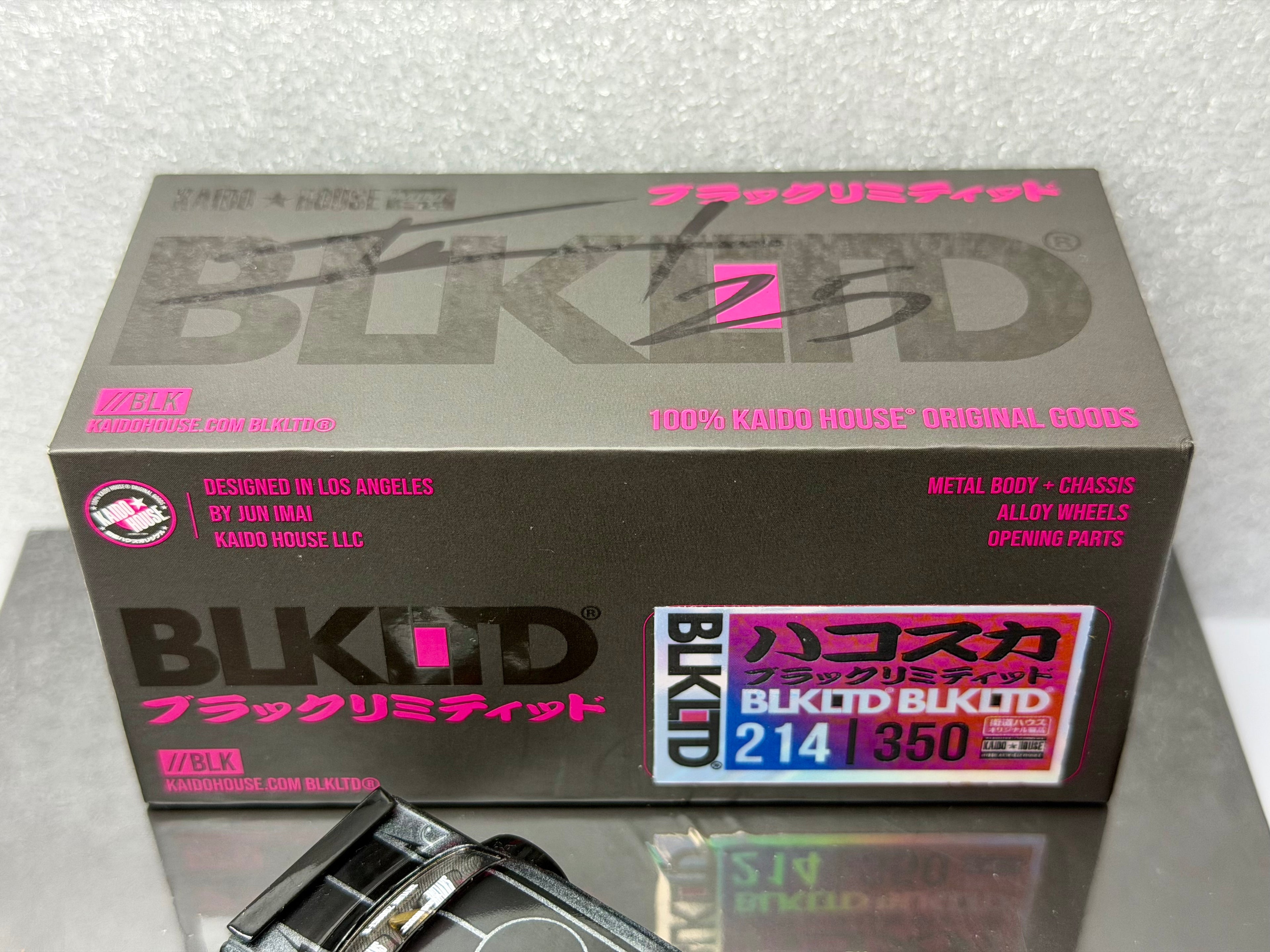 Kaido House 1/64 Nissan 2000GT-R KPGC10 Hakosuka KHMG166 signed