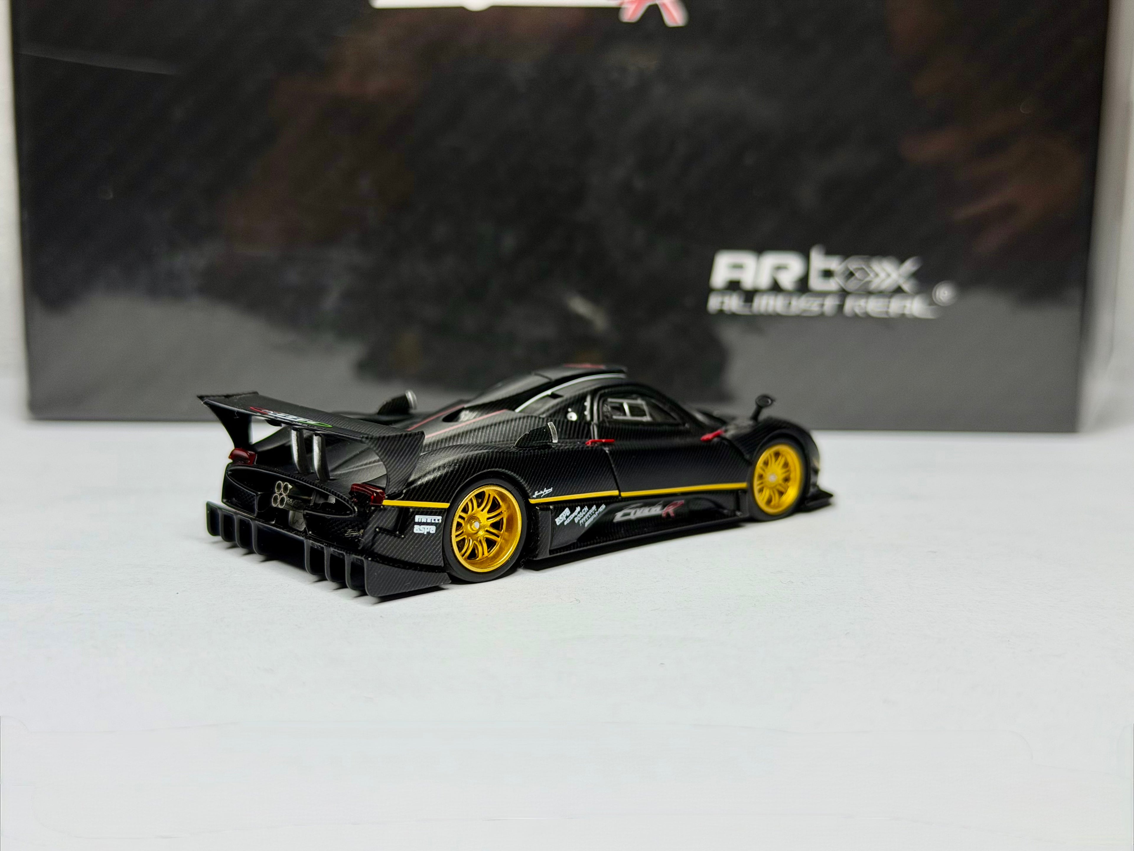 Almost Real 1:64 パガーニ ゾンダ R フルカーボン HEC 2025