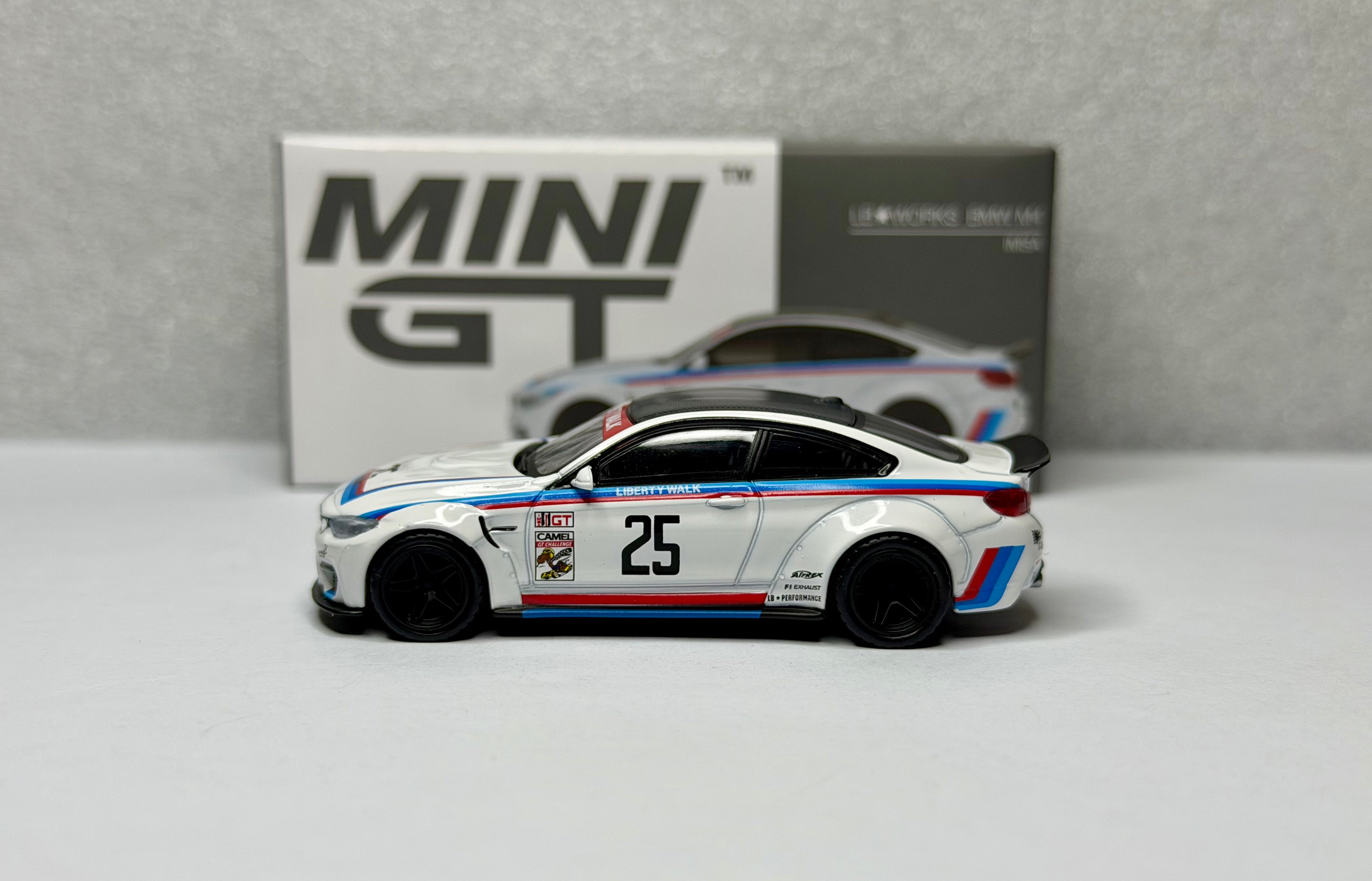 Mini GT 1:64 BMW M4 リバティーウォーク IMSA ホワイト #319 開封済み