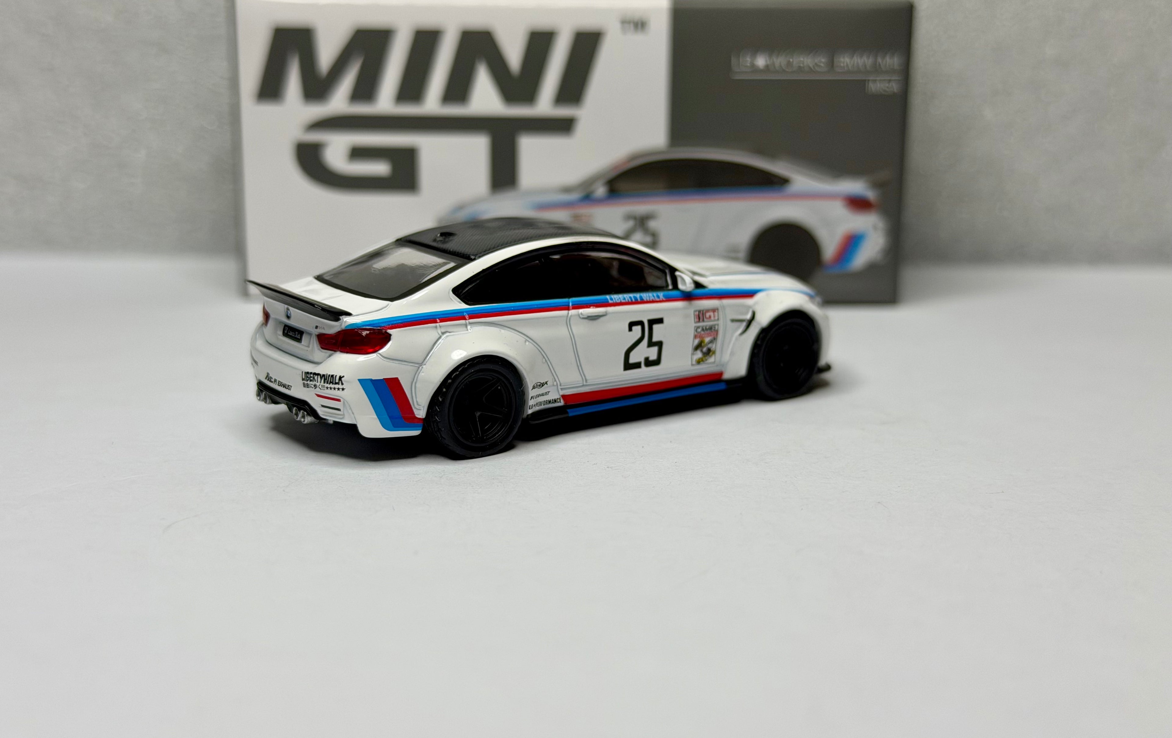 Mini GT 1:64 BMW M4 リバティーウォーク IMSA ホワイト #319 開封済み