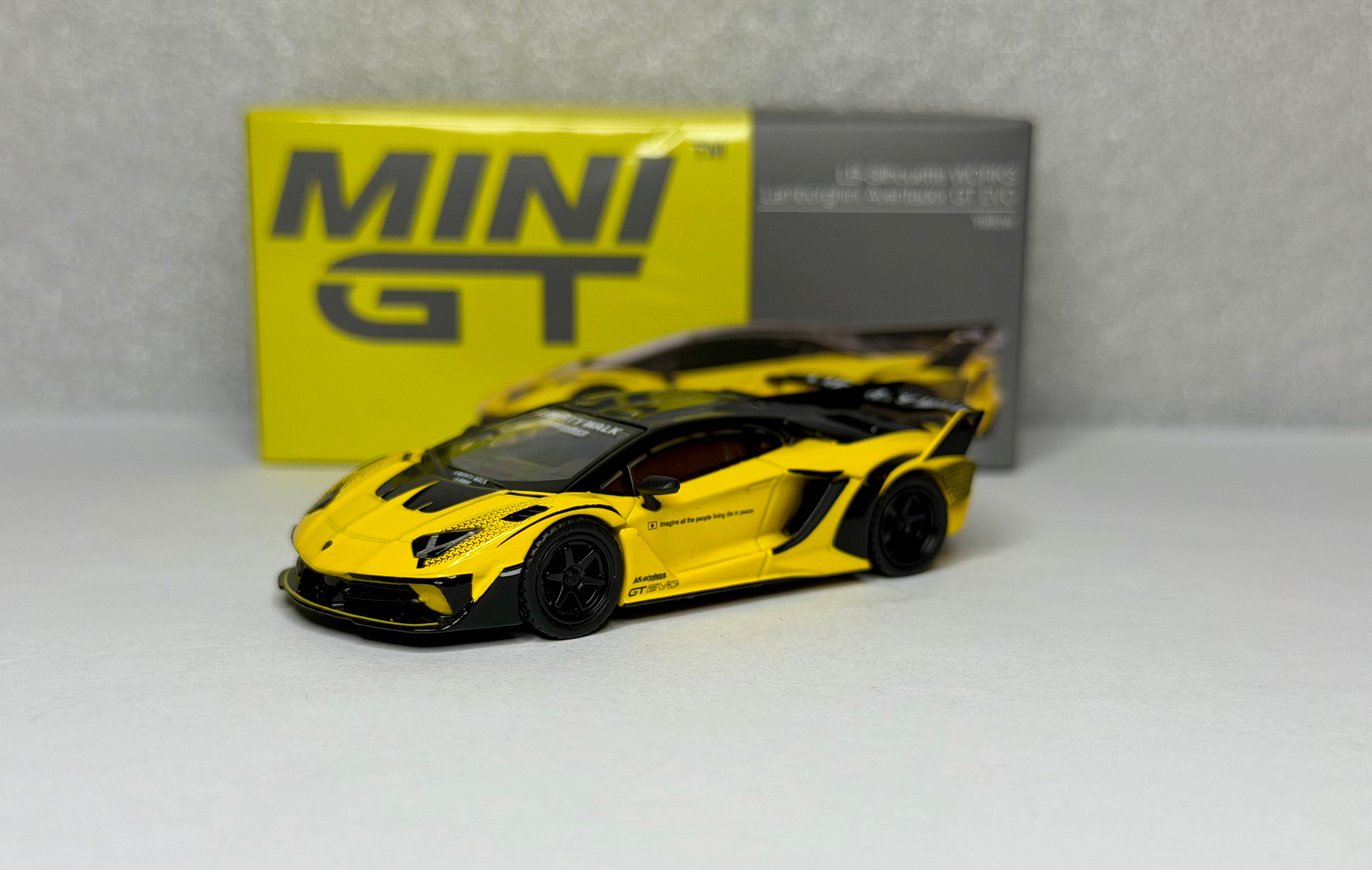 Mini GT 1:64 ランボルギーニ アヴェンタドール リバティーウォーク GT EVO イエロー #639 開封済み
