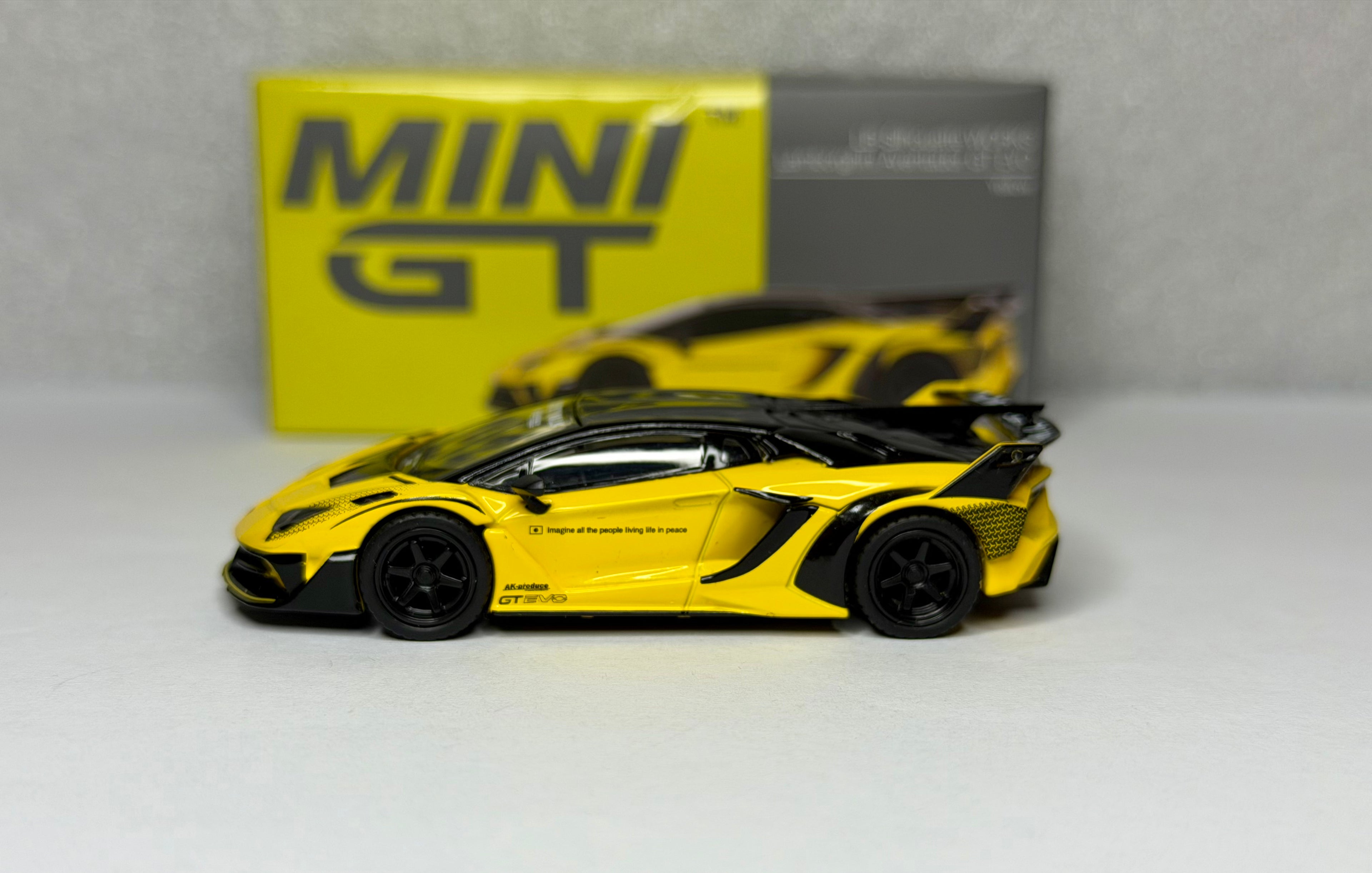 Mini GT 1:64 ランボルギーニ アヴェンタドール リバティーウォーク GT EVO イエロー #639 開封済み