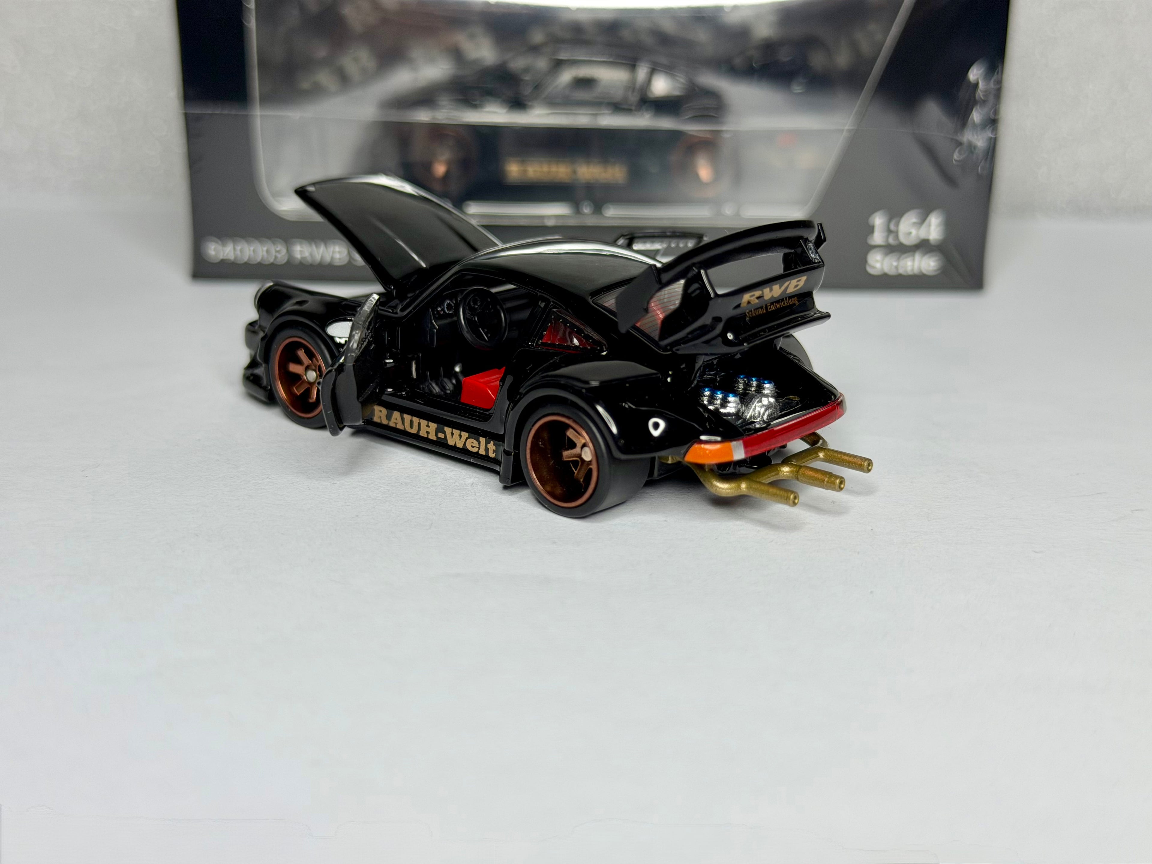FG 1/64 RWB 930 フルオープン ブラック ダイキャスト