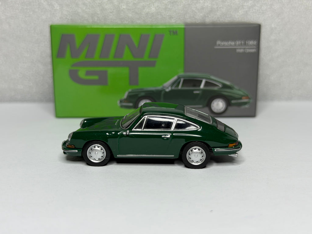 Mini GT 1:64 Porsche 911 1964 Irish Green #560 Opened