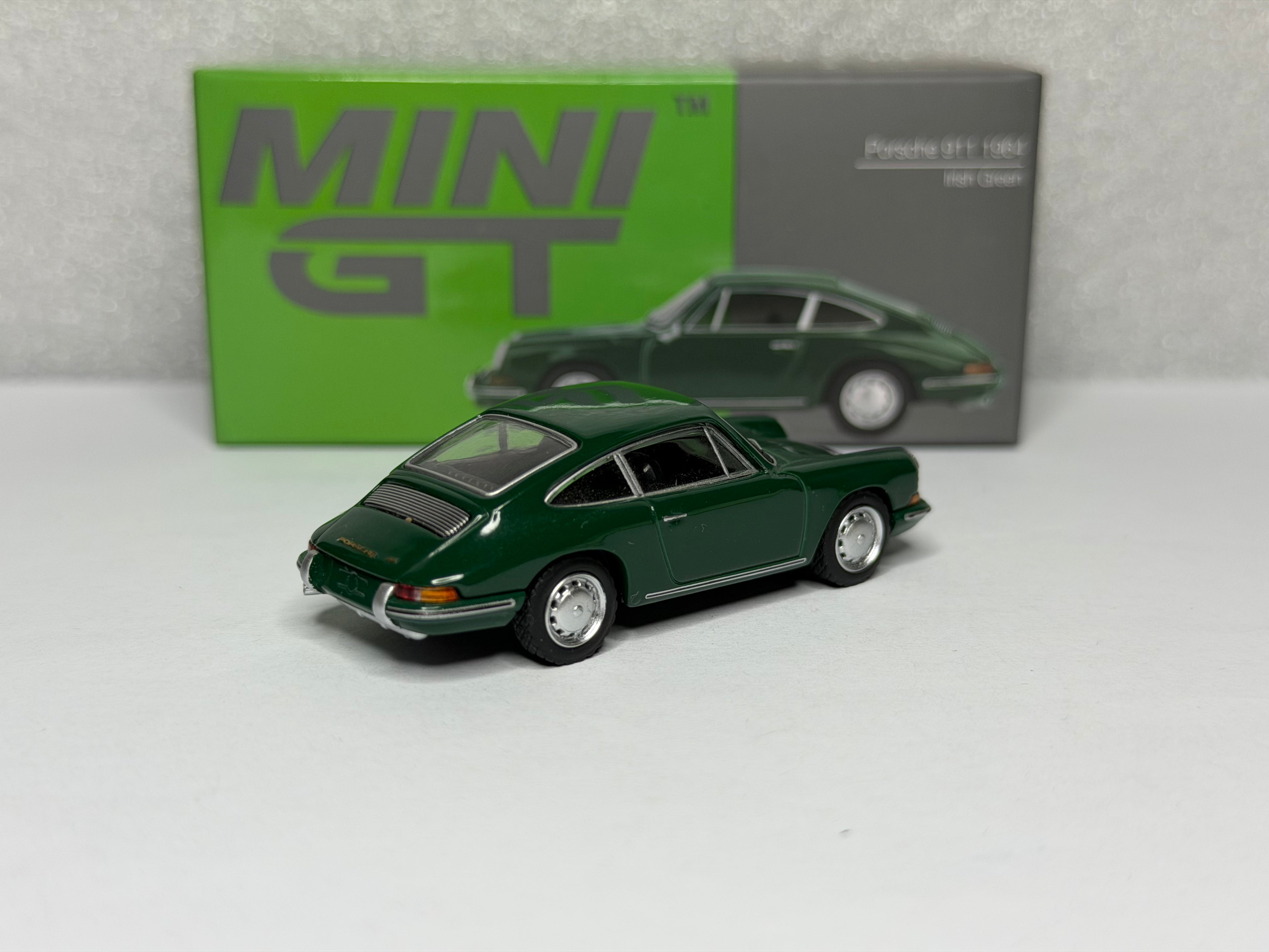 Mini GT 1:64 Porsche 911 1964 Irish Green #560 Opened