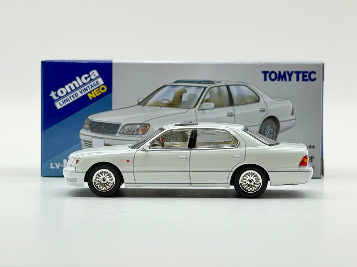 Tomica Limited Vintage NEO 1:64 LV-N356c/d Toyota Celsior C Specification 10th Anniversary Edition (White/Silver)