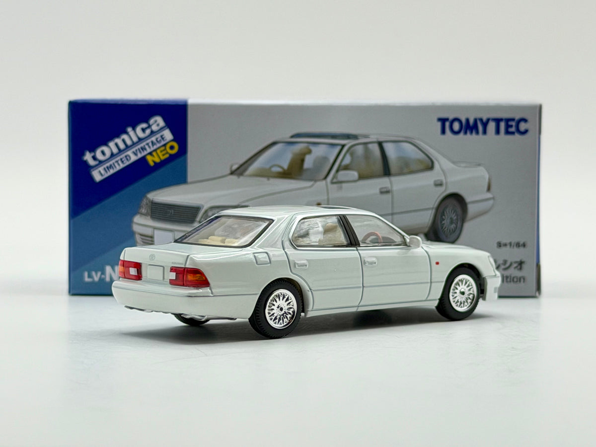 Tomica Limited Vintage NEO 1:64 LV-N356c/d Toyota Celsior C Specification 10th Anniversary Edition (White/Silver)