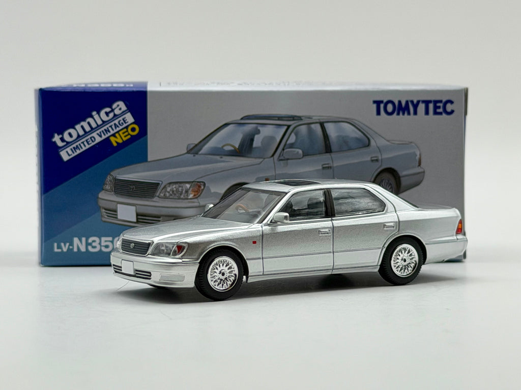 Tomica Limited Vintage NEO 1:64 LV-N356c/d Toyota Celsior C Specification 10th Anniversary Edition (White/Silver)