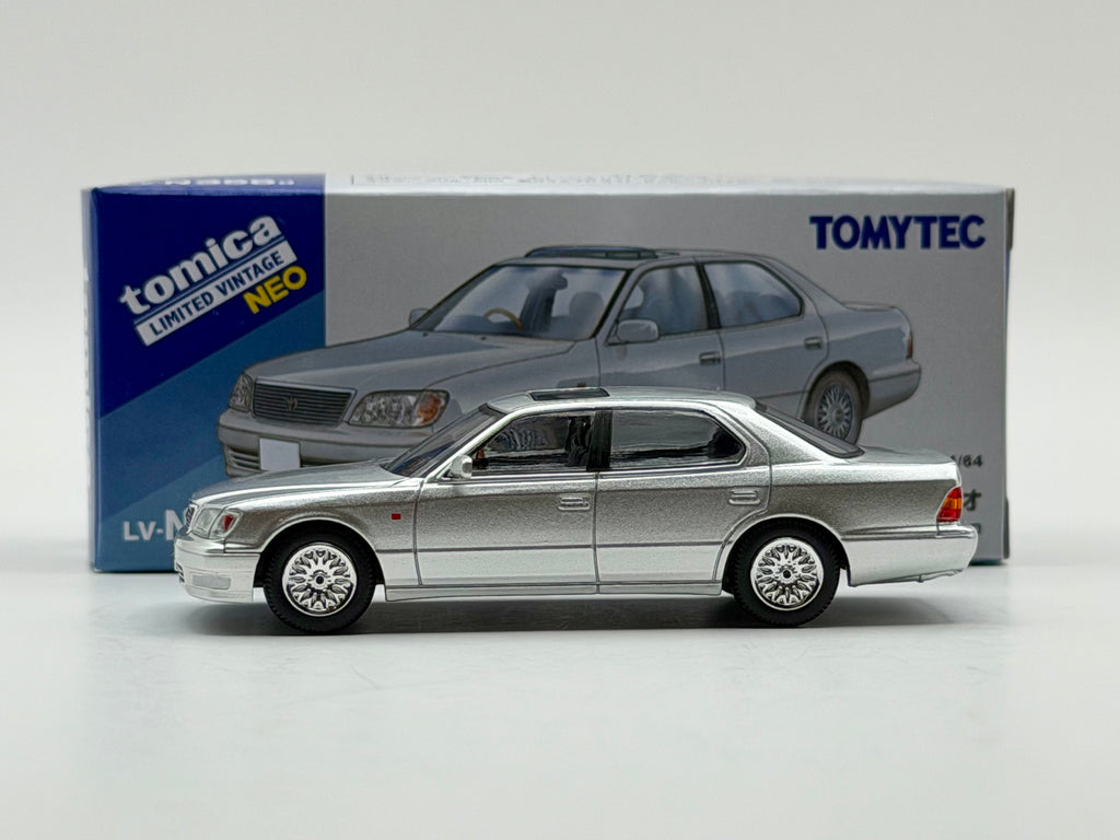 Tomica Limited Vintage NEO 1:64 LV-N356c/d Toyota Celsior C Specification 10th Anniversary Edition (White/Silver)