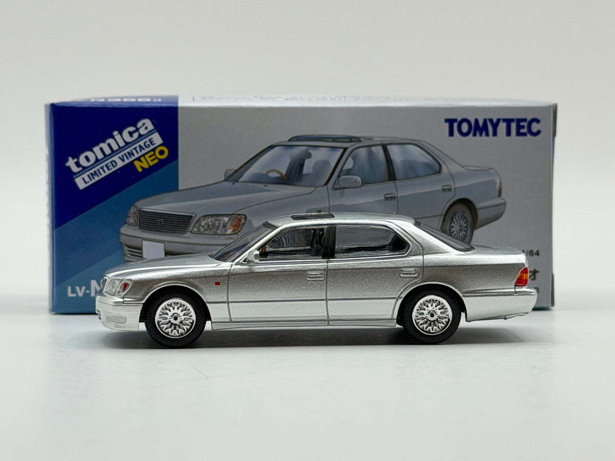Tomica Limited Vintage NEO 1:64 LV-N356c/d Toyota Celsior C Specification 10th Anniversary Edition (White/Silver)
