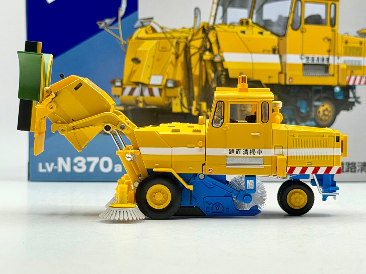 Tomica Limited Vintage NEO 1:64  LV-N370a Tokyu SW2Z2 Road Sweeper