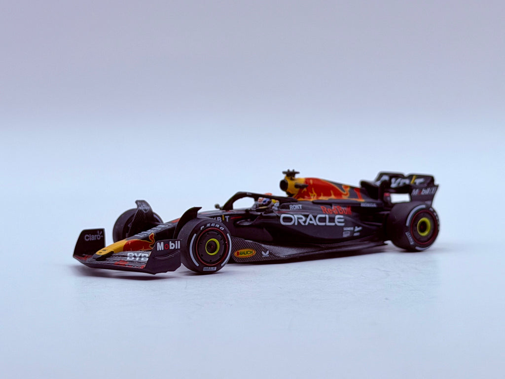 Mini GT 1:64 Oracle Red Bull Racing RB19 #1 Max Verstappen F1 2023 Bahrain GP Winner #724