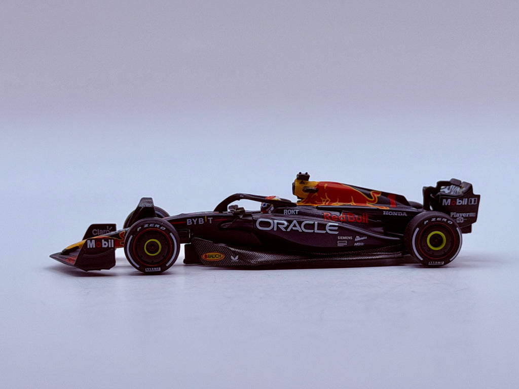 Mini GT 1:64 Oracle Red Bull Racing RB19 #1 Max Verstappen F1 2023 Bahrain GP Winner #724