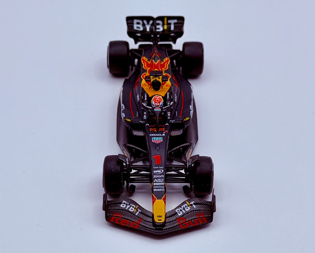 Mini GT 1:64 Oracle Red Bull Racing RB19 #1 Max Verstappen F1 2023 Bahrain GP Winner #724