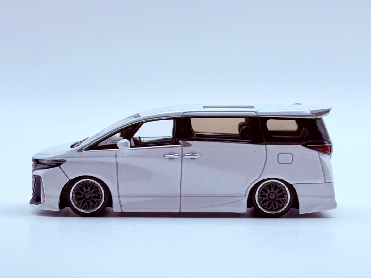 Mini GT 1:64 Toyota Alphard 40 KUHL White #1180