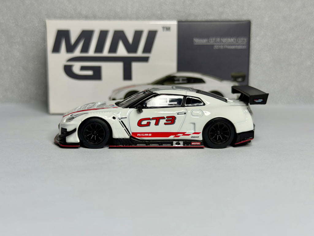 Mini GT 1:64 日産 GT-R NISMO GT3 2018 プレゼンテーションホワイト #327 開封済み