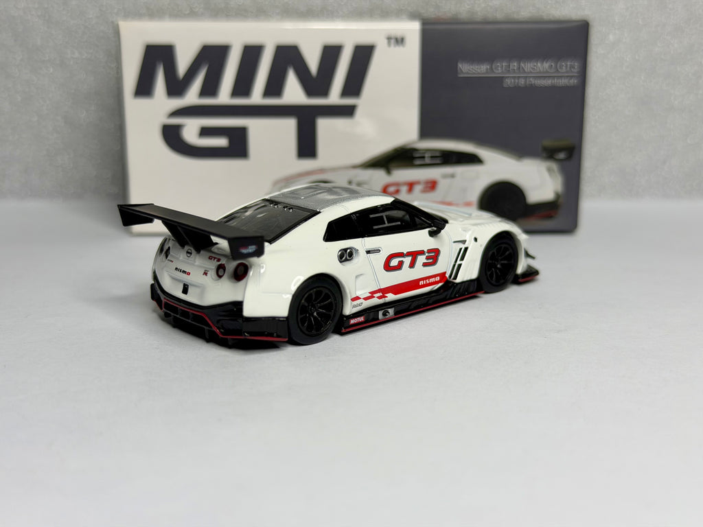 Mini GT 1:64 日産 GT-R NISMO GT3 2018 プレゼンテーションホワイト #327 開封済み
