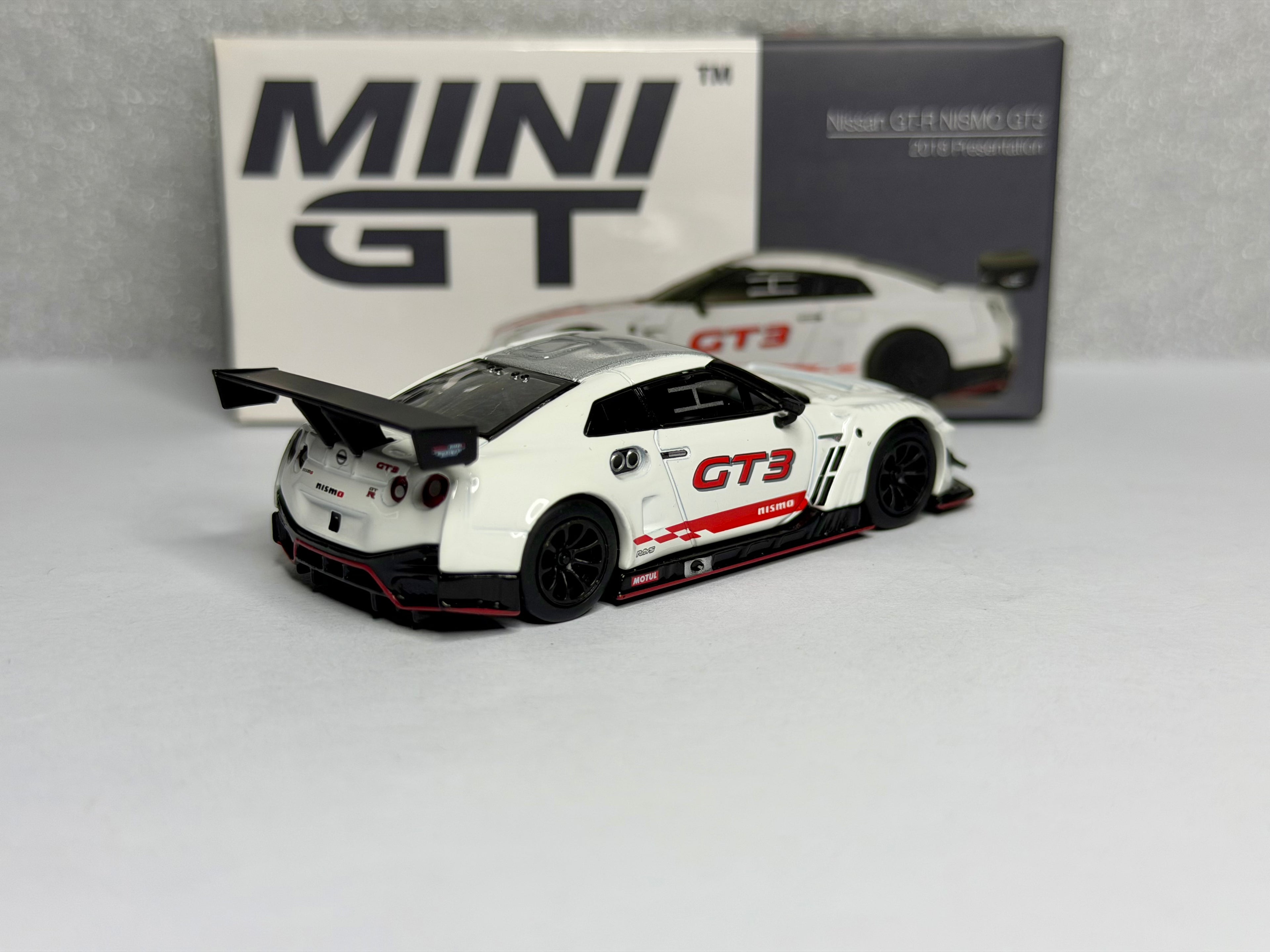 Mini GT 1:64 Nissan GT-R NISMO GT3 2018 Presentation White #327 Opened