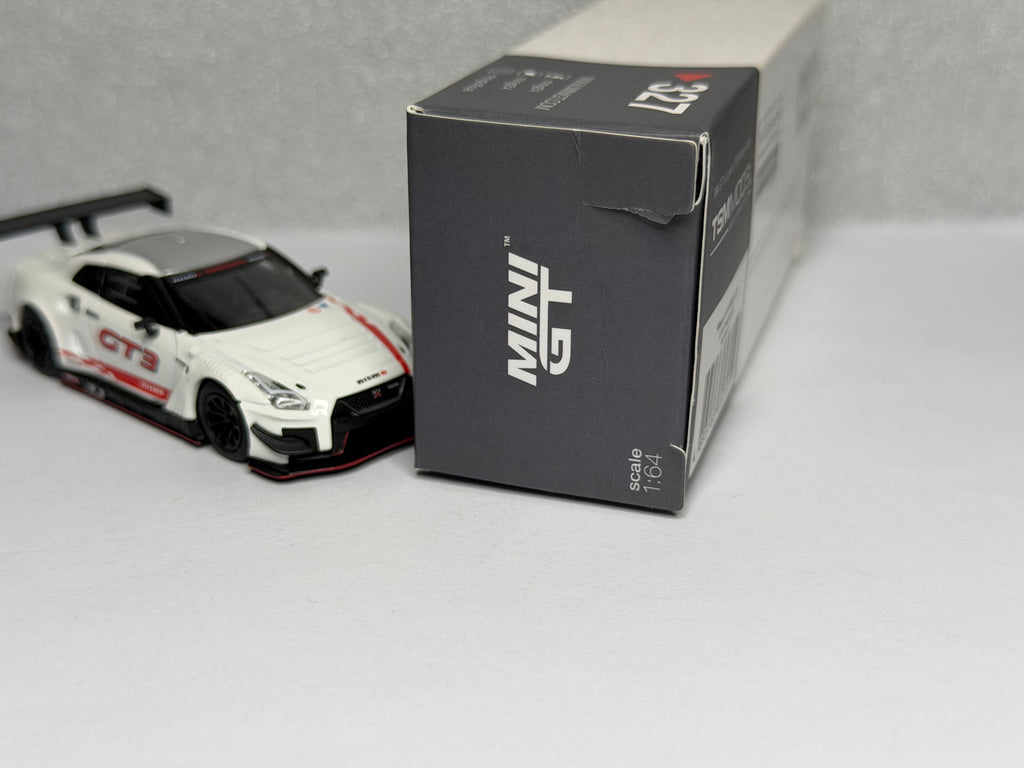 Mini GT 1:64 日産 GT-R NISMO GT3 2018 プレゼンテーションホワイト #327 開封済み