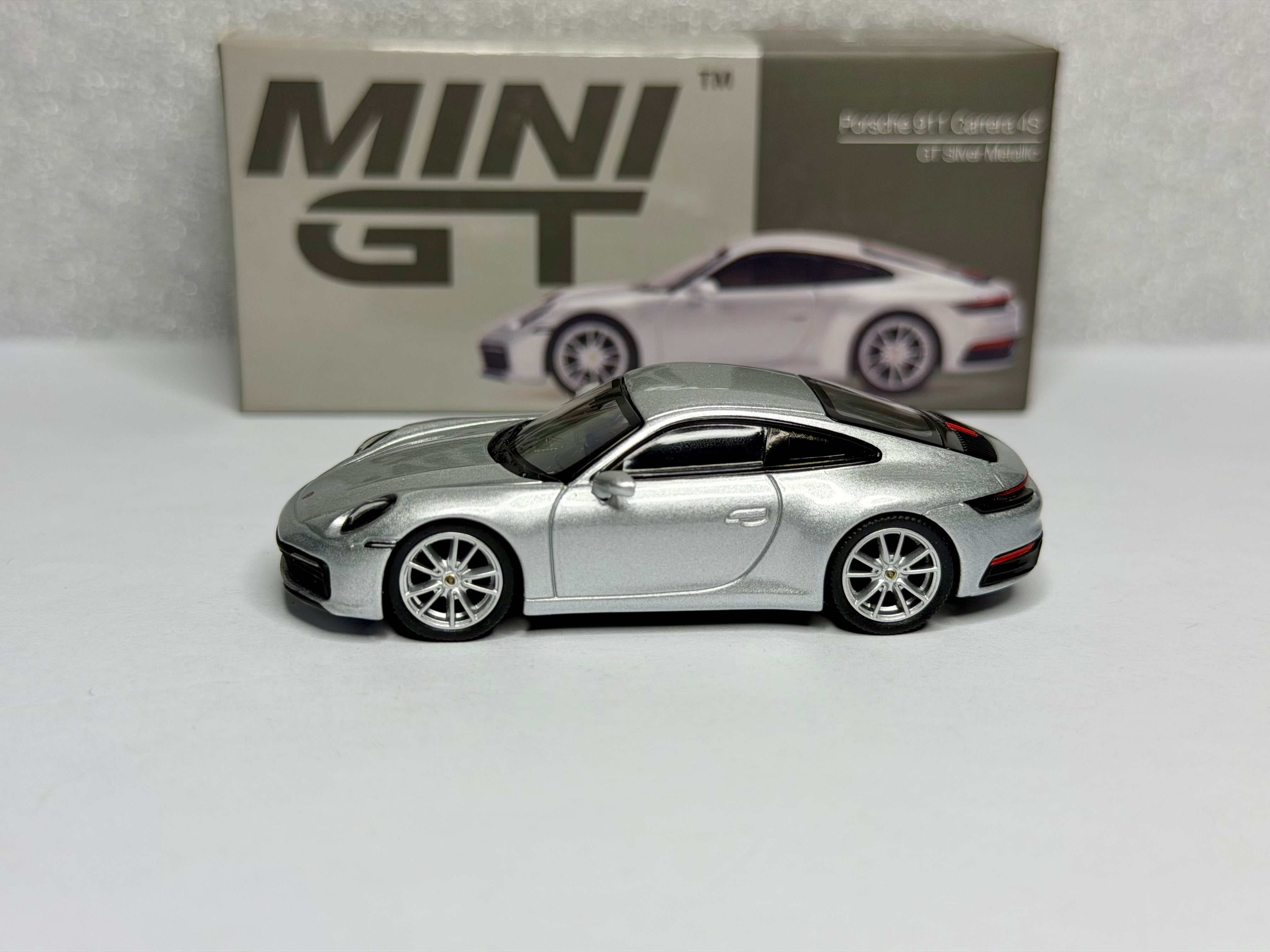 Mini GT 1:64 ポルシェ 911 カレラ 4S GT シルバーメタリック #303