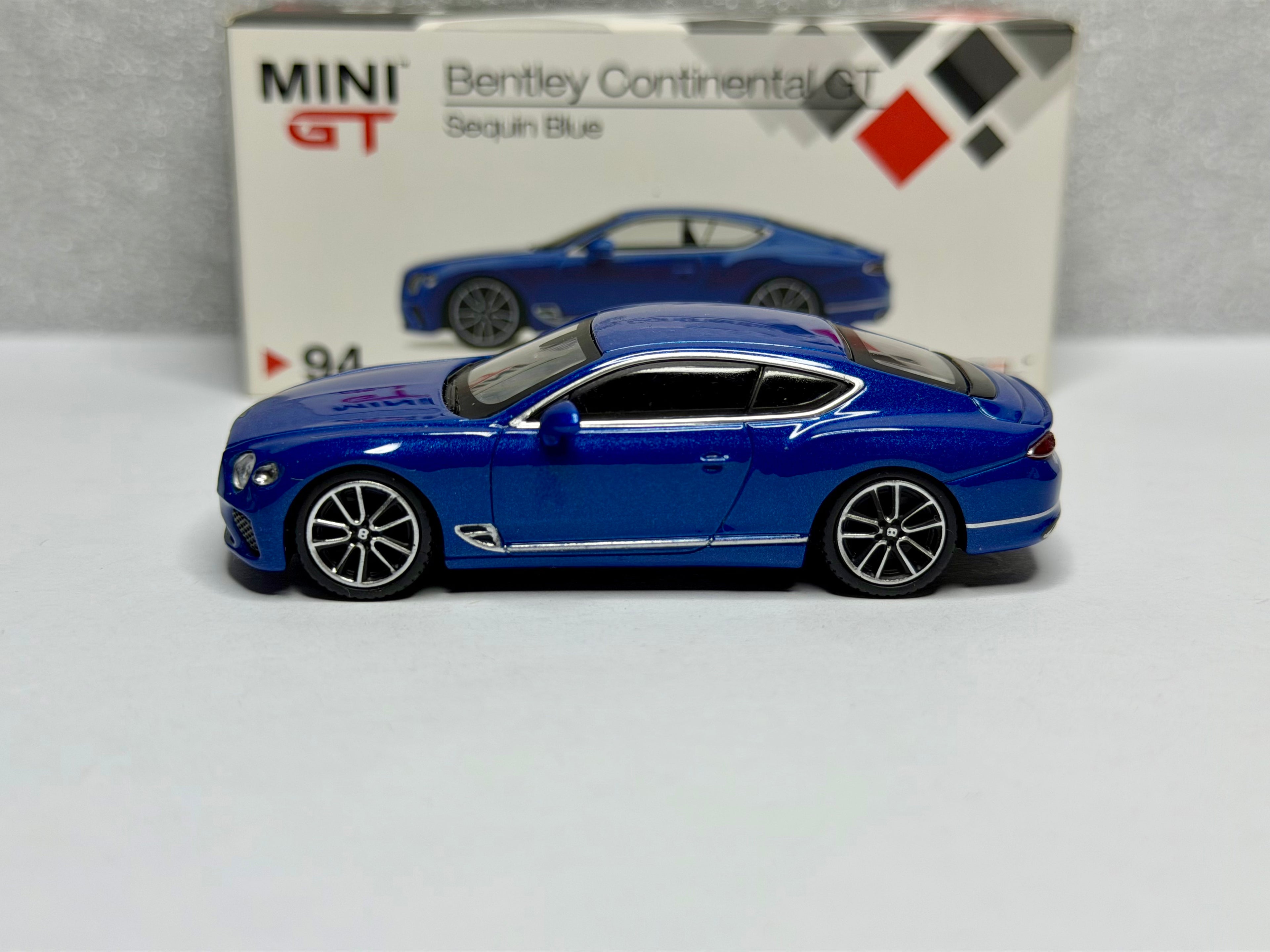 Mini GT 1:64 Bentley Continental GT Sequin Blue International Box #94 Abierto