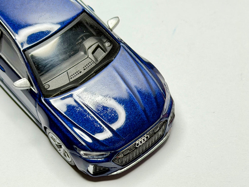 Mini GT 1:64 Audi RS6 Navarra Blue Metalic #186 Opened